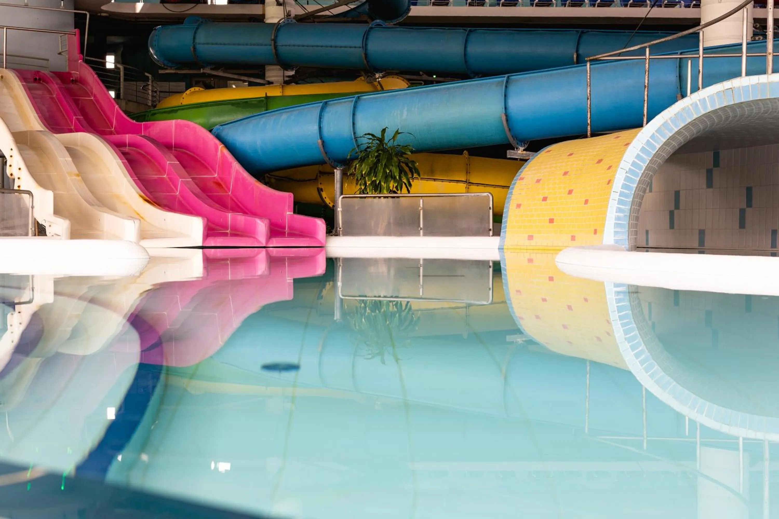 Swimming pool in Hunguest Szeged - ex Forrás