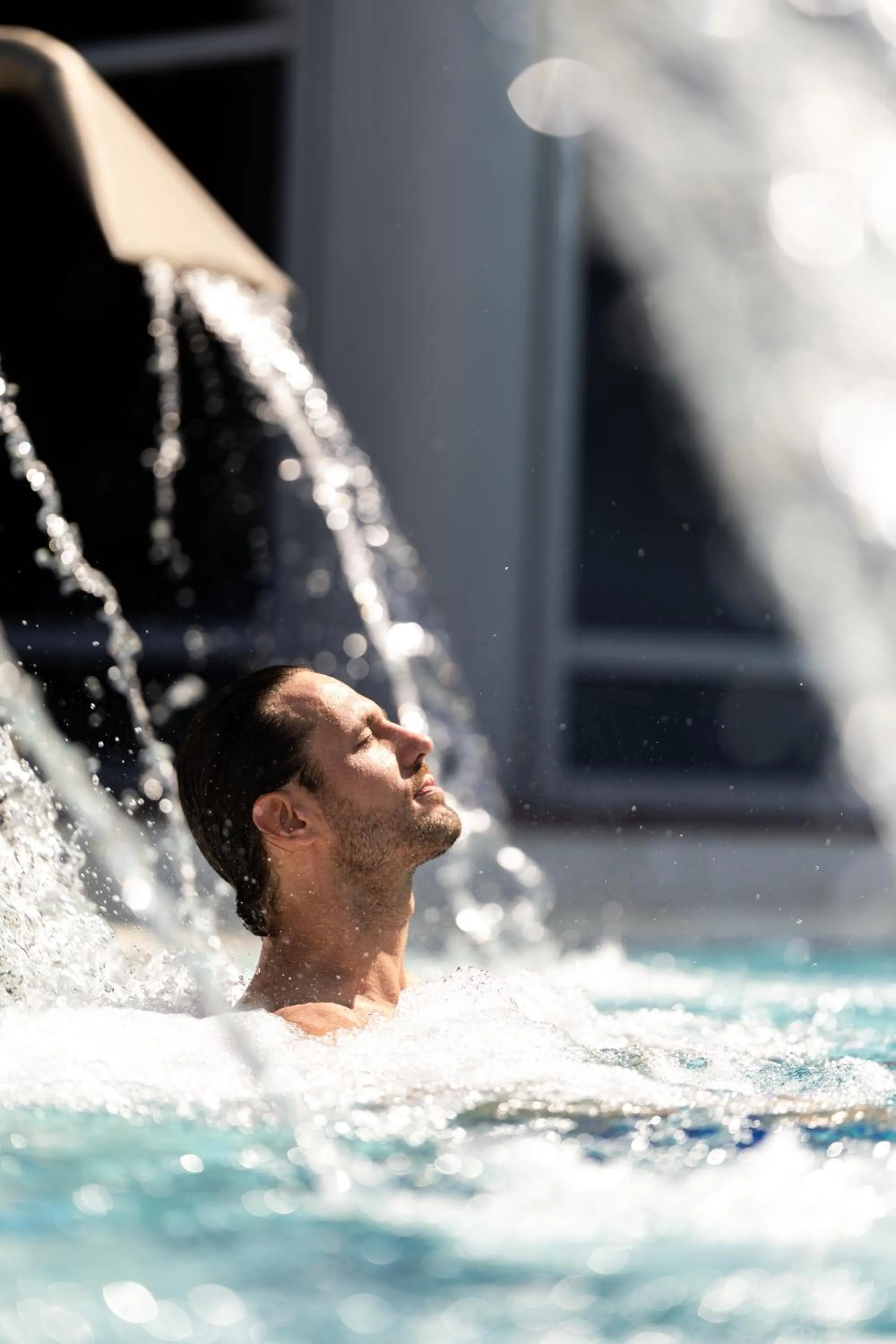Swimming pool in Hunguest Szeged - ex Forrás