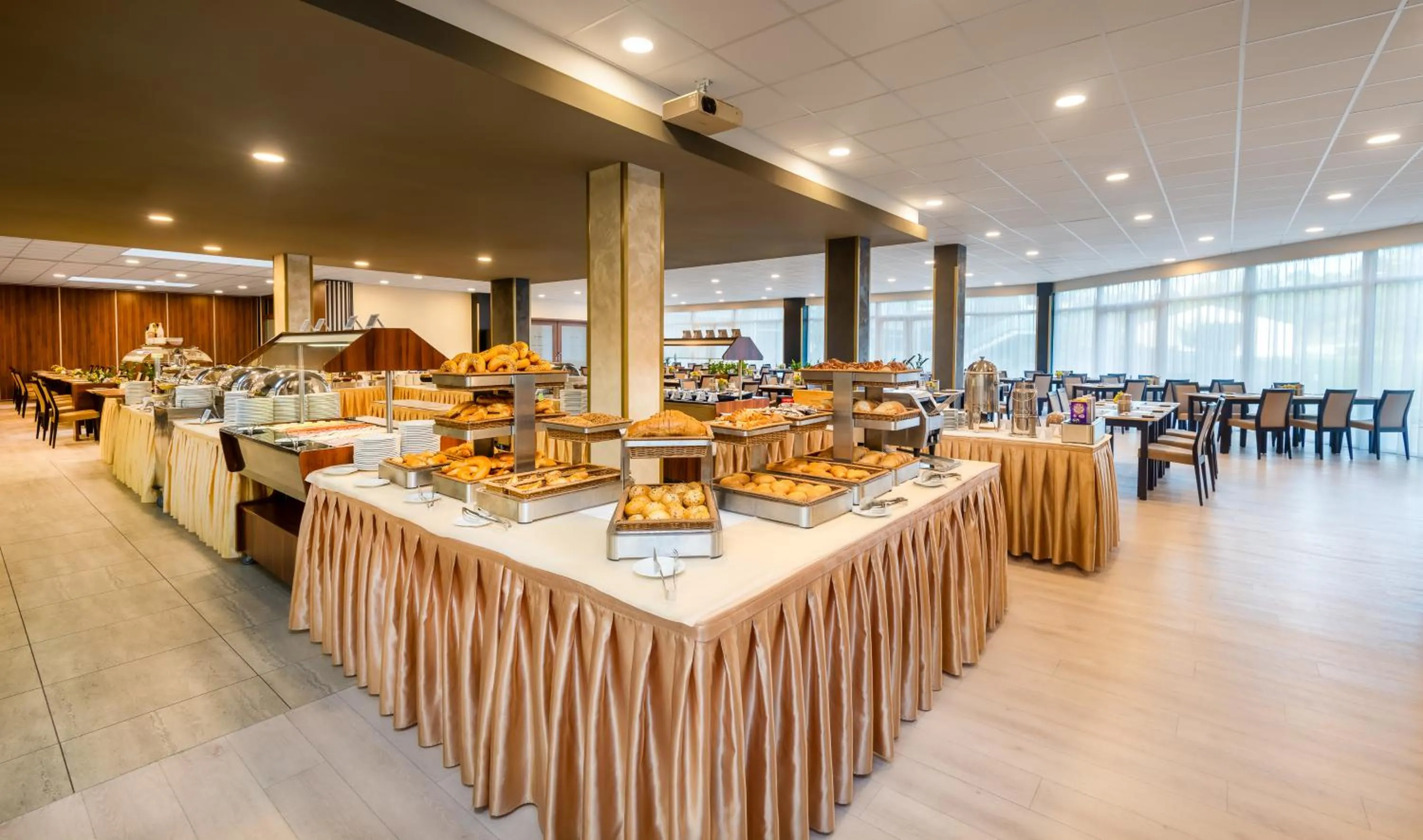 Restaurant/places to eat in Hunguest Szeged - ex Forrás