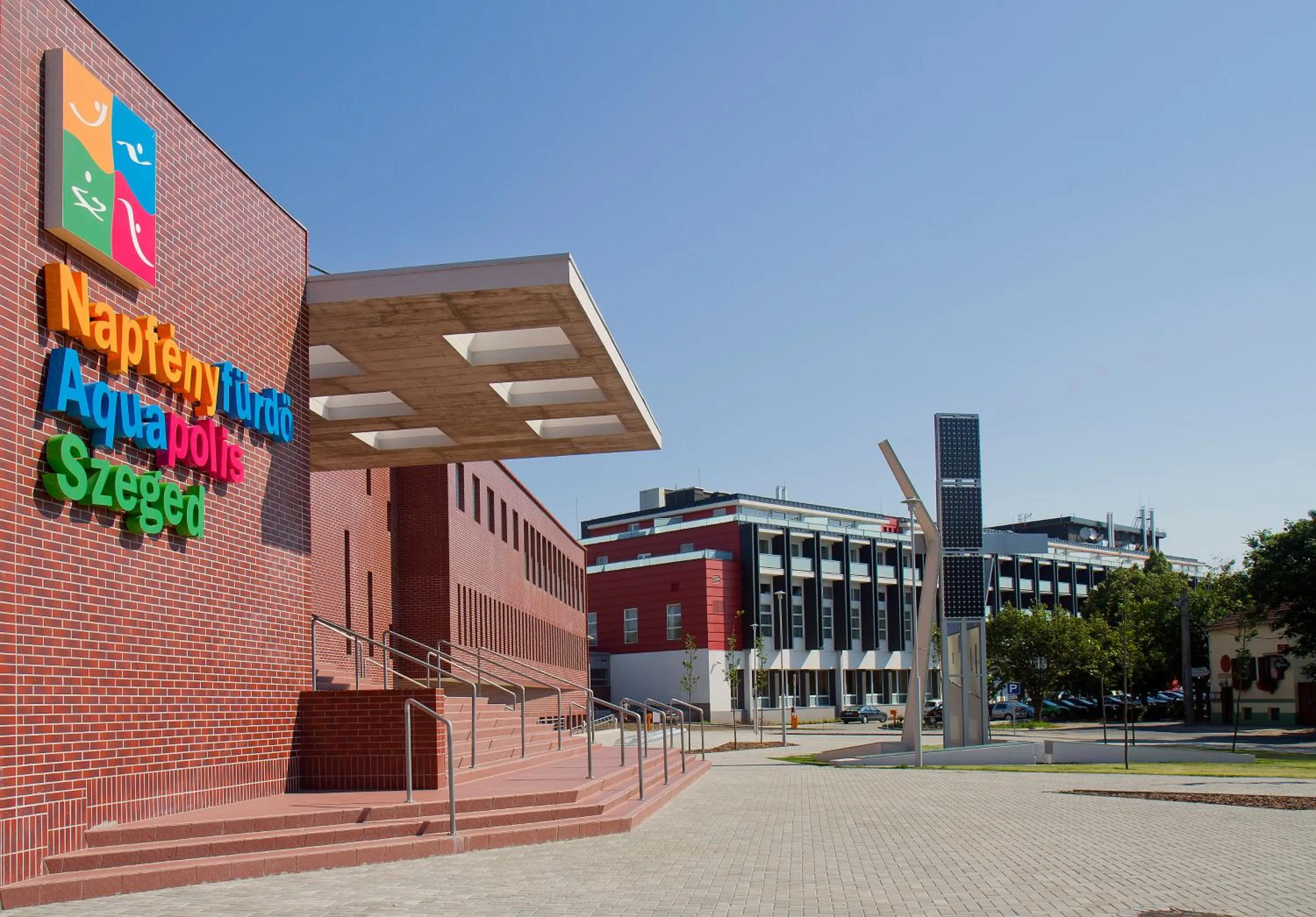Facade/entrance in Hunguest Szeged - ex Forrás