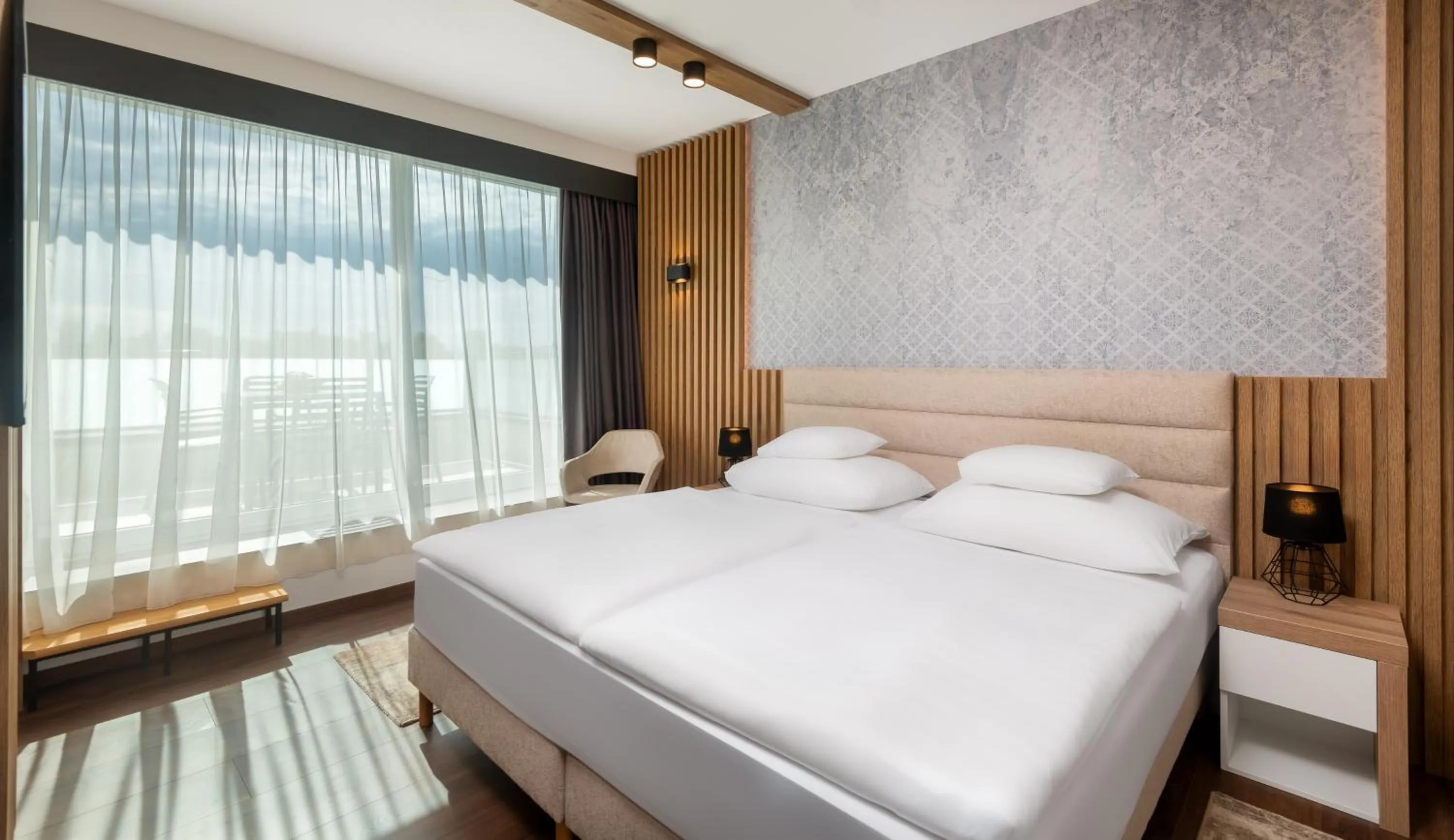 Property building, Bed in Hunguest Szeged - ex Forrás