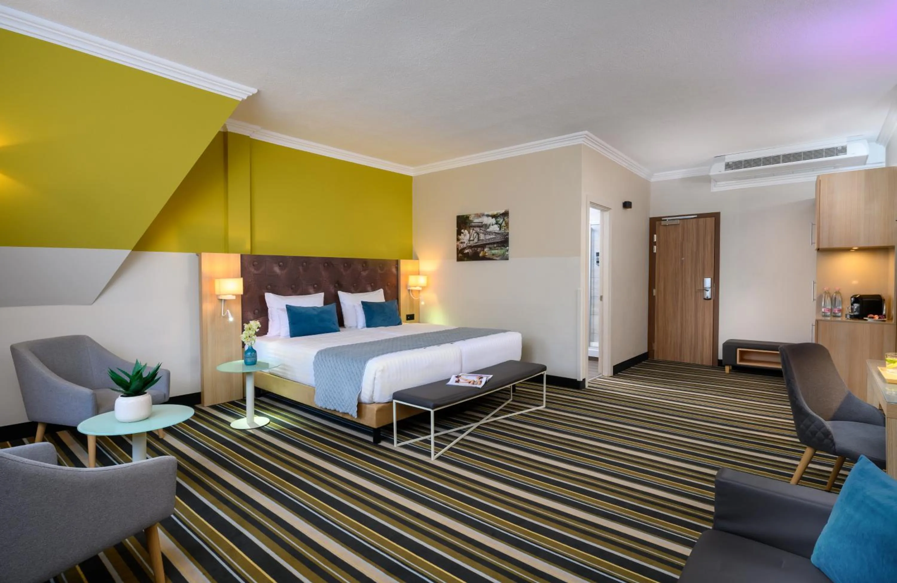 Bed in Leonardo Hotel Budapest