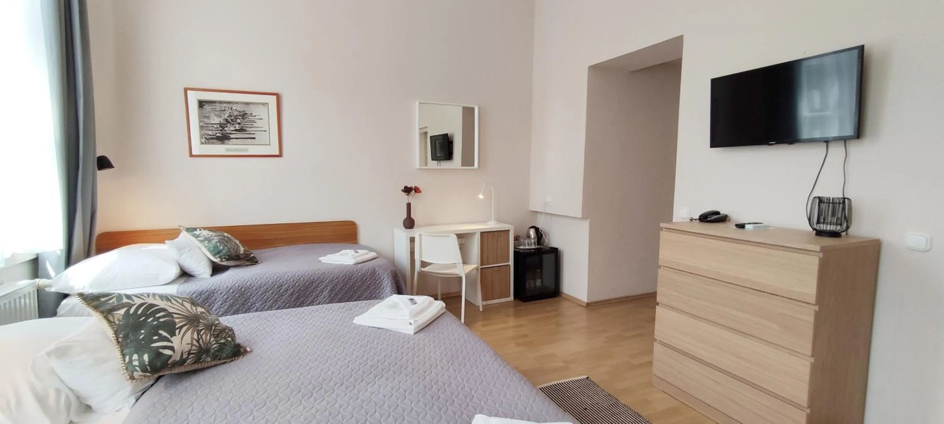 Photo of the whole room, Bed in Budapest Csaszar Hotel