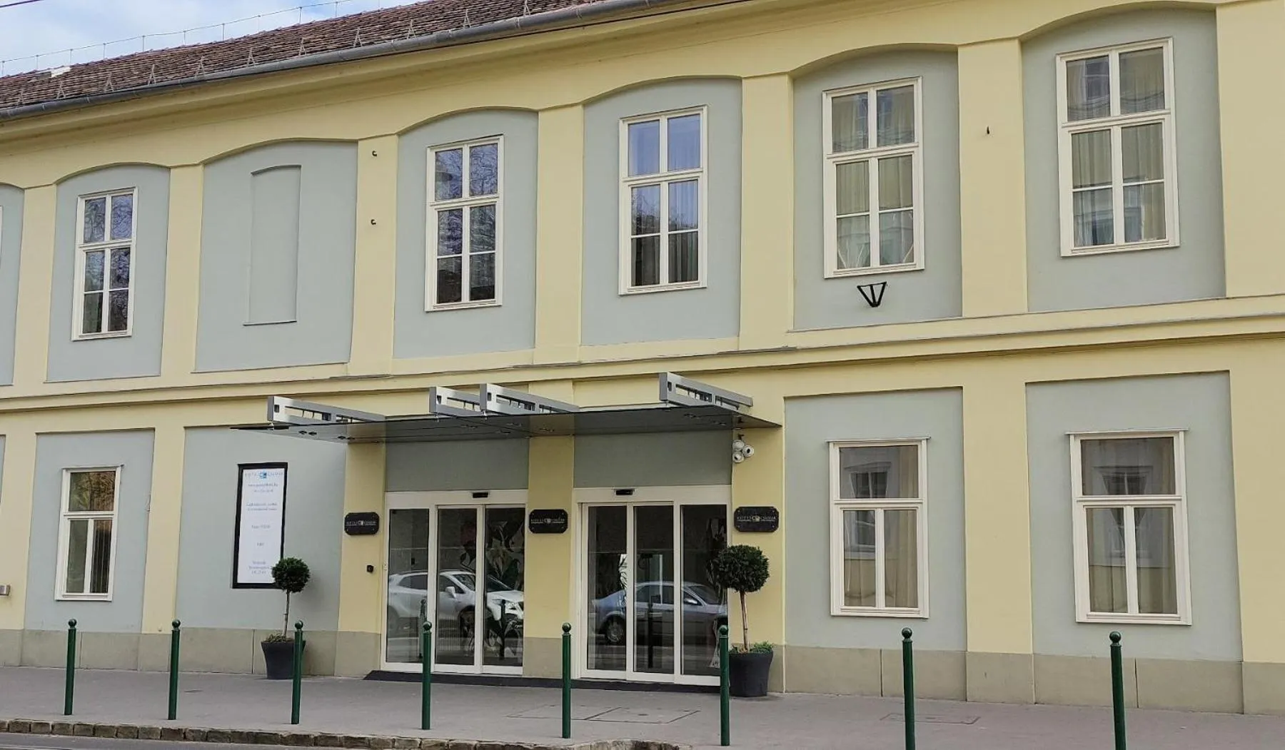 Facade/entrance in Budapest Csaszar Hotel