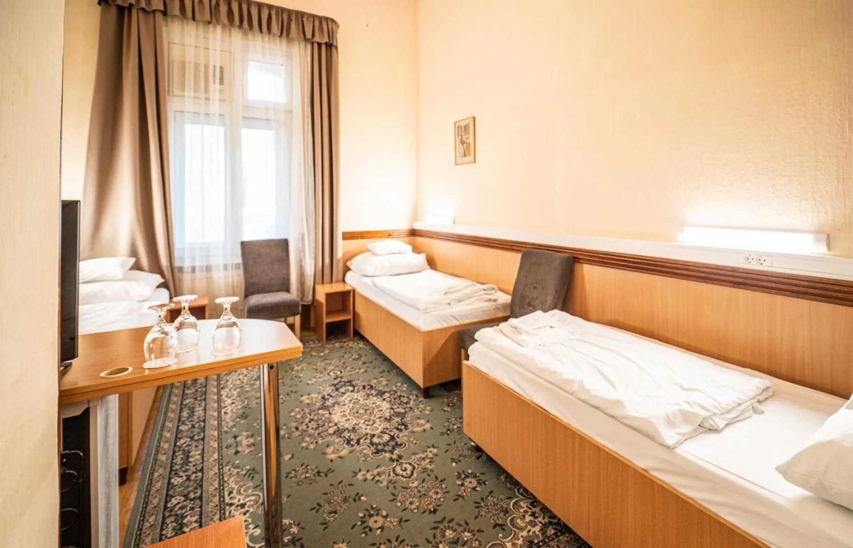 Photo of the whole room, Bed in Tisza Hotel