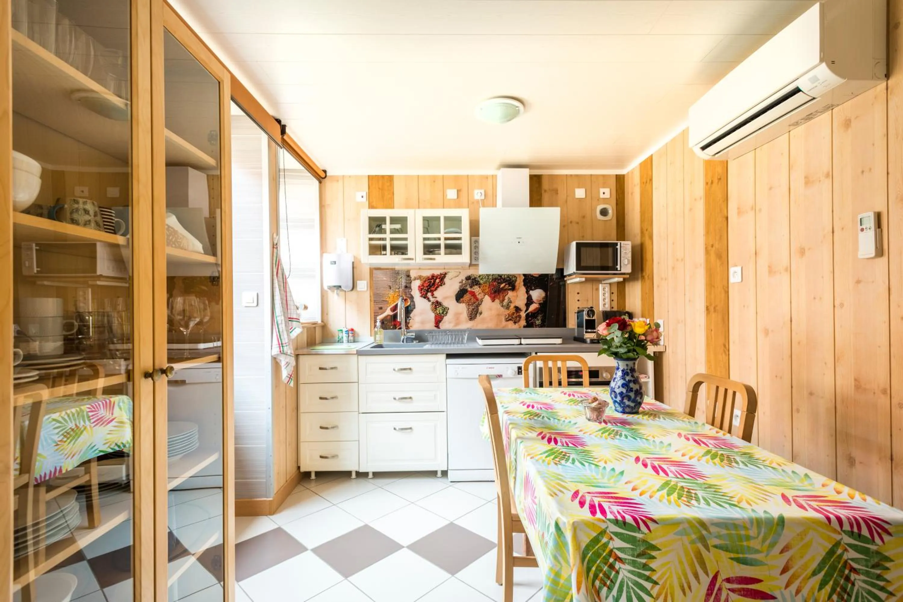 Kitchen or kitchenette in Les Grands Crus - Gîte "Pommard"