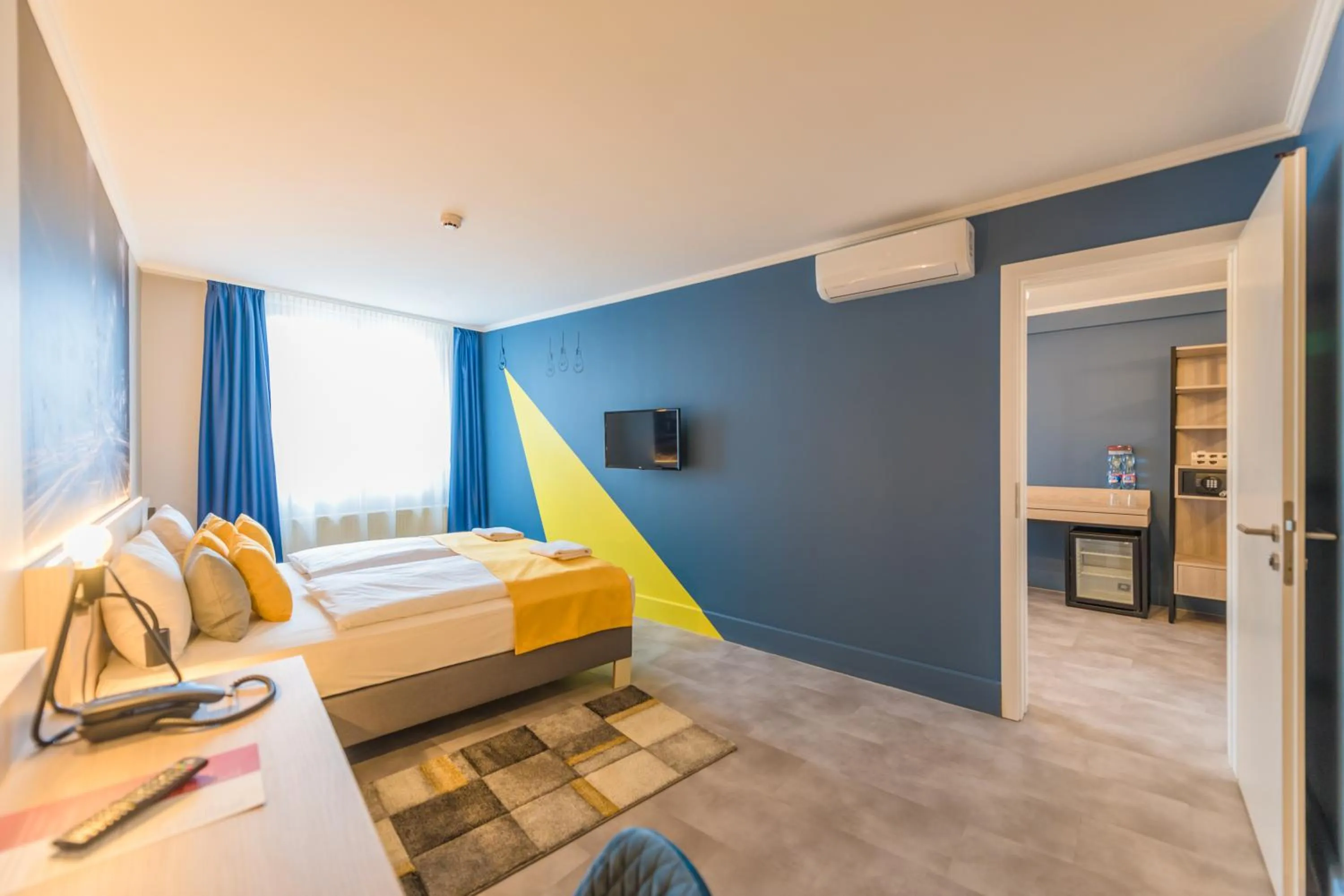 Photo of the whole room, Bed in Impulso Fashion Hotel