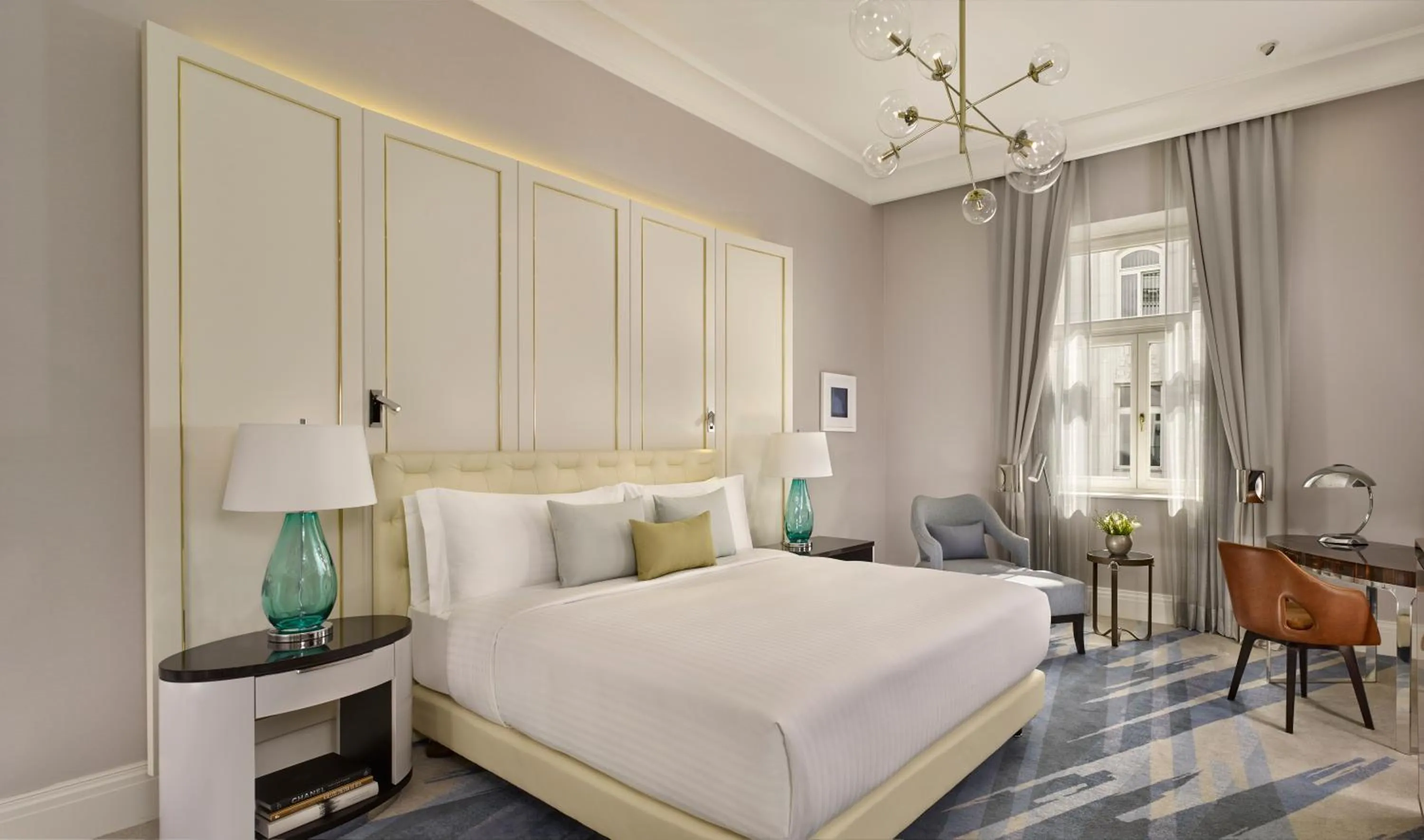Bedroom, Bed in Al Habtoor Palace Budapest, Preferred Hotels & Resorts