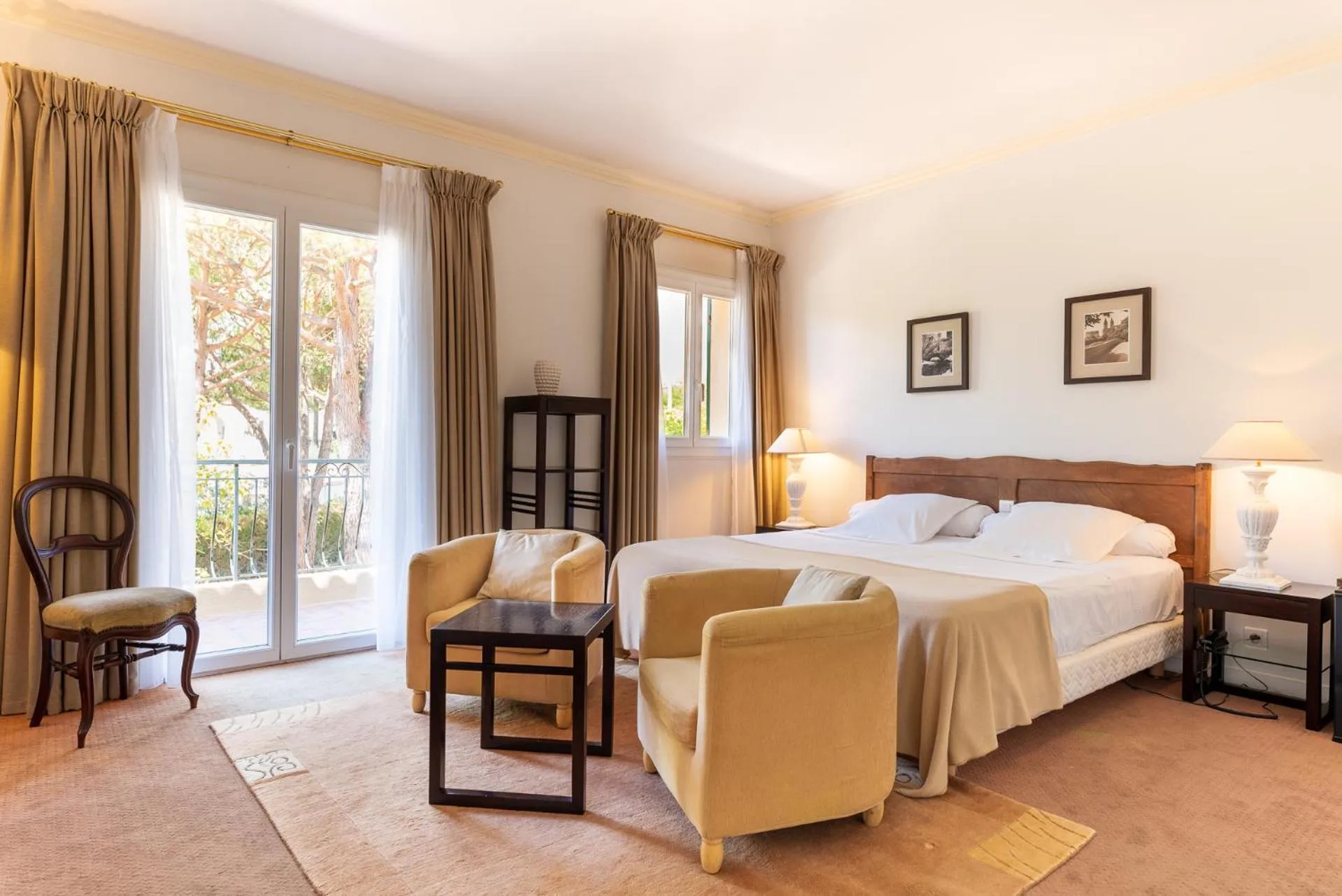 Prestige Double Room in Auberge du Rédier - Logis Hôtels