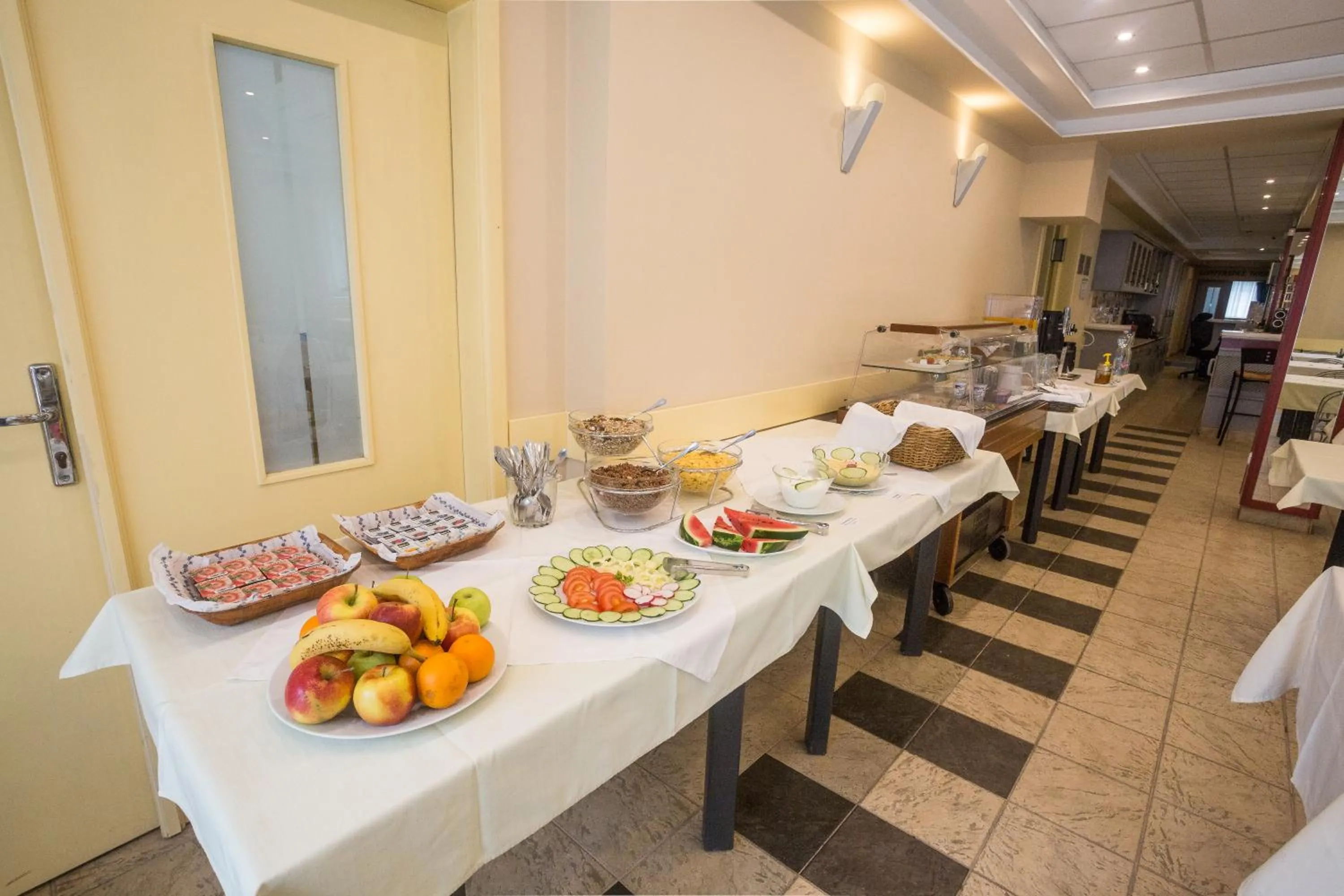 Food and drinks in Hotel Luna Budapest