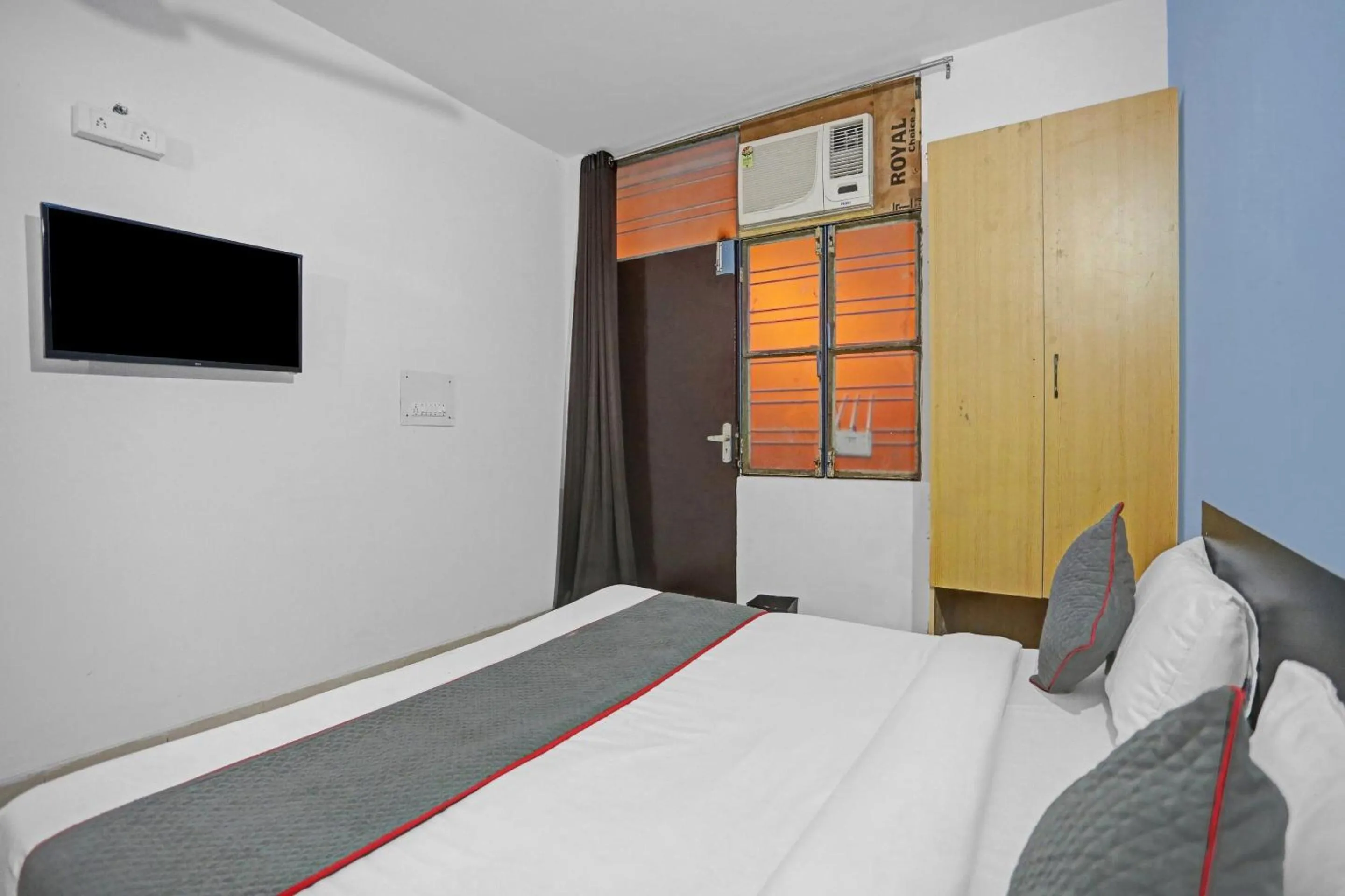 Lobby or reception, Bed in Hotel O Sky View Residency