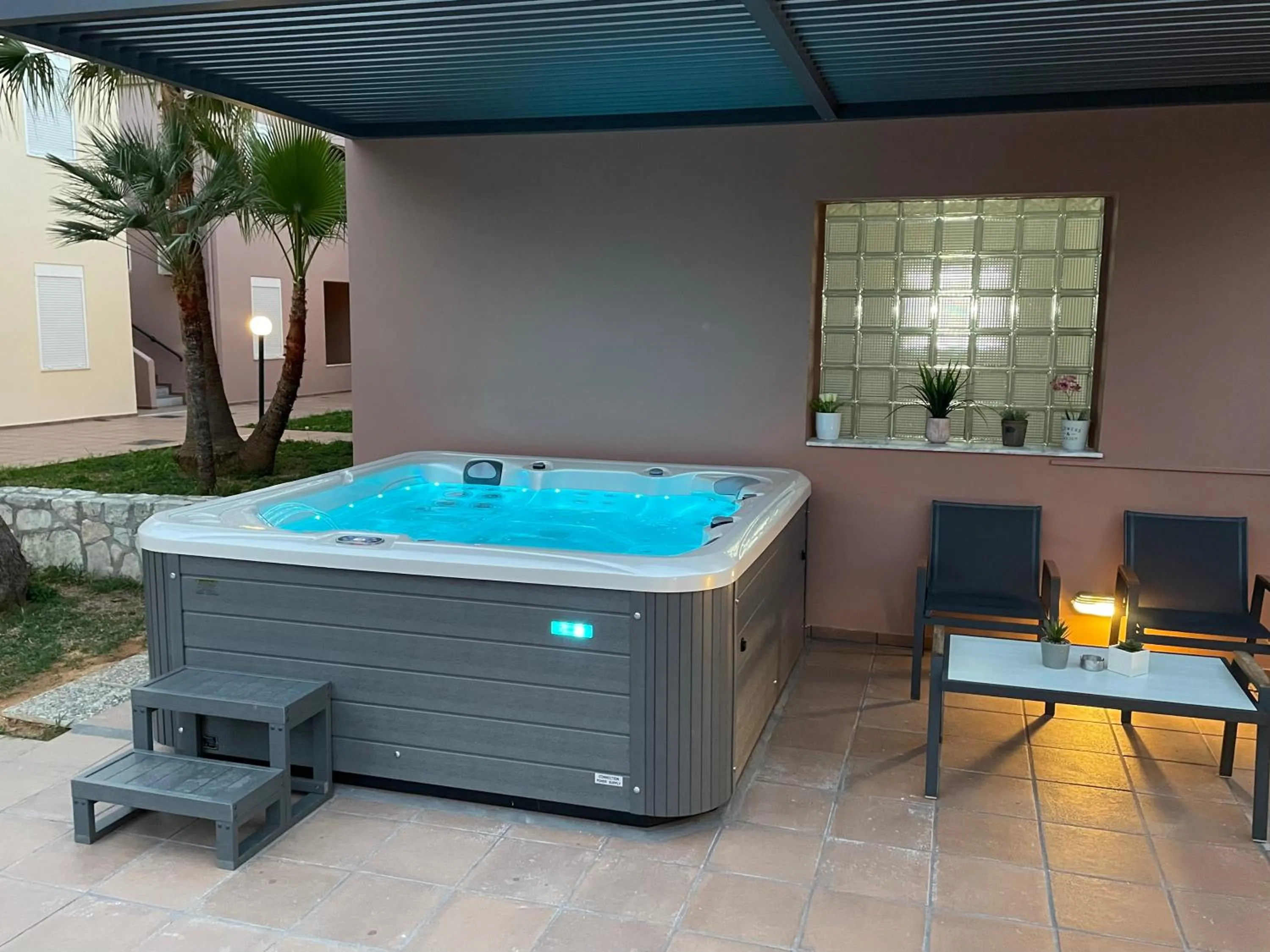 Hot Tub in Theos Holidays Apartments