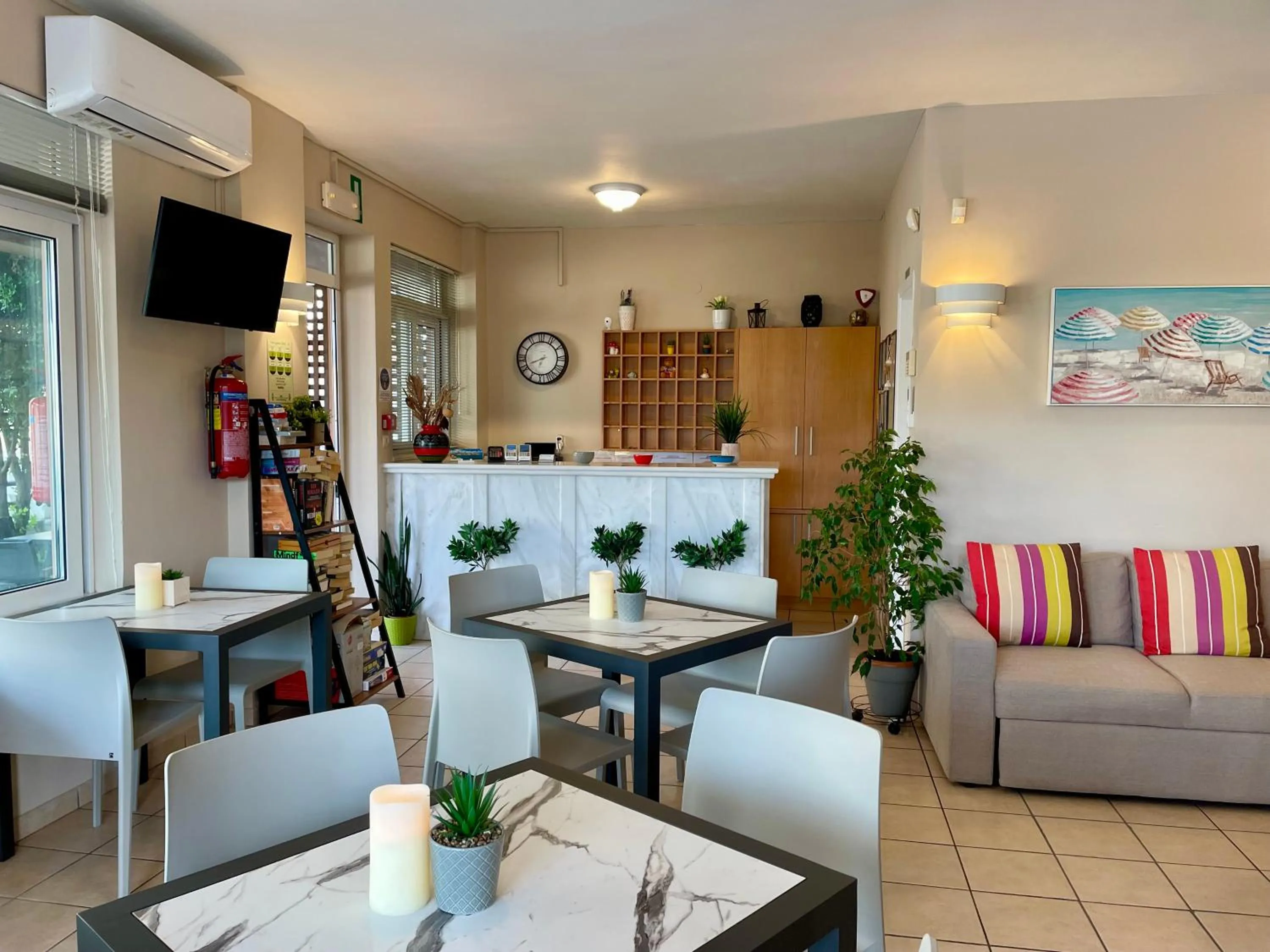 Restaurant/places to eat in Theos Holidays Apartments