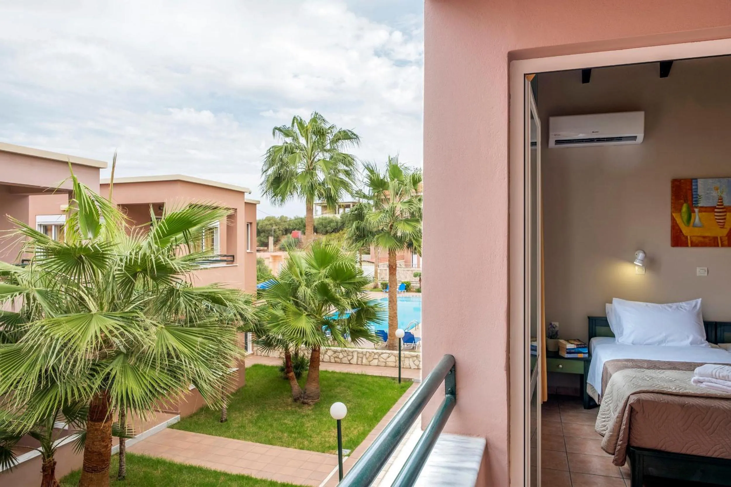 Garden in Theos Holidays Apartments