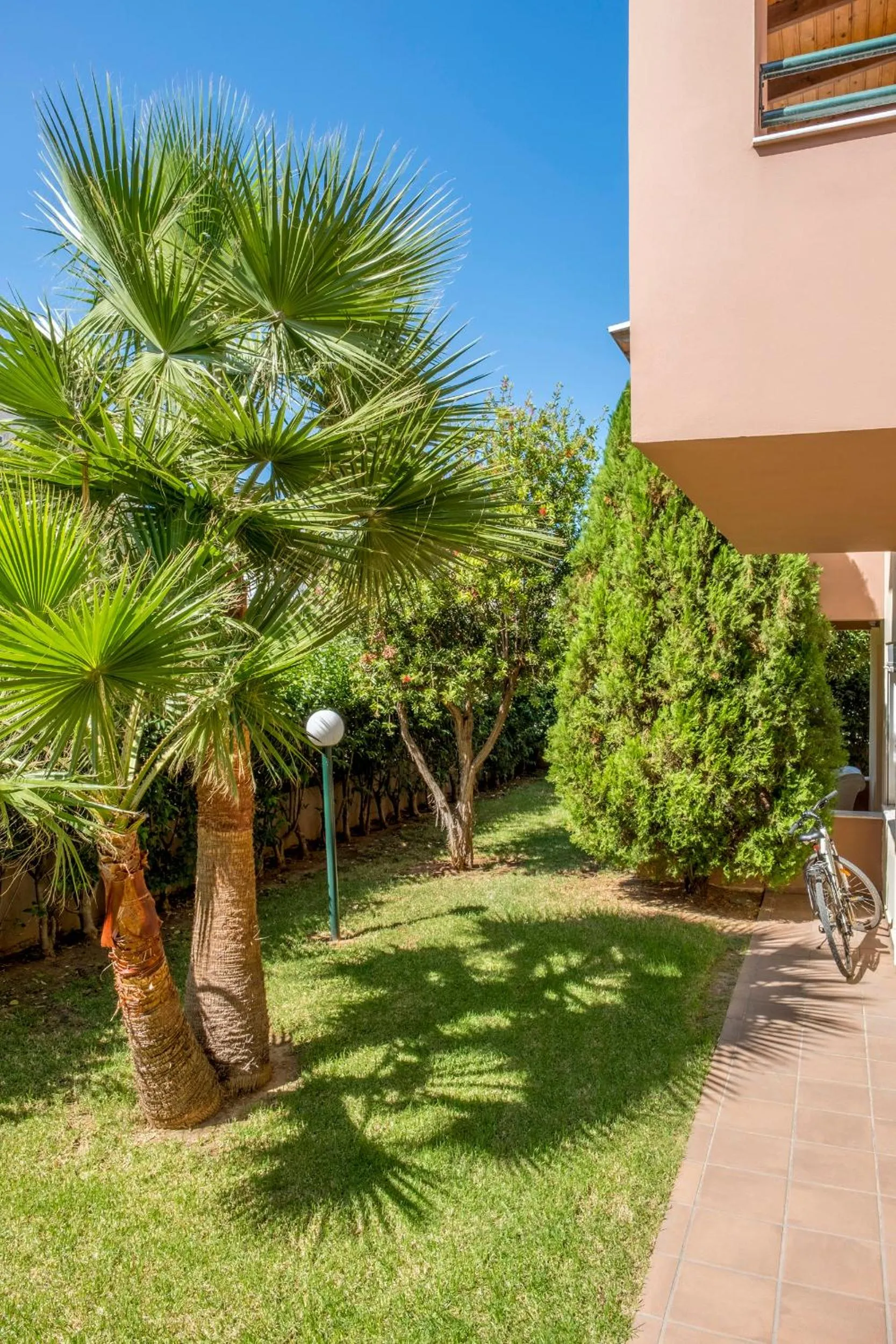 Garden in Theos Holidays Apartments