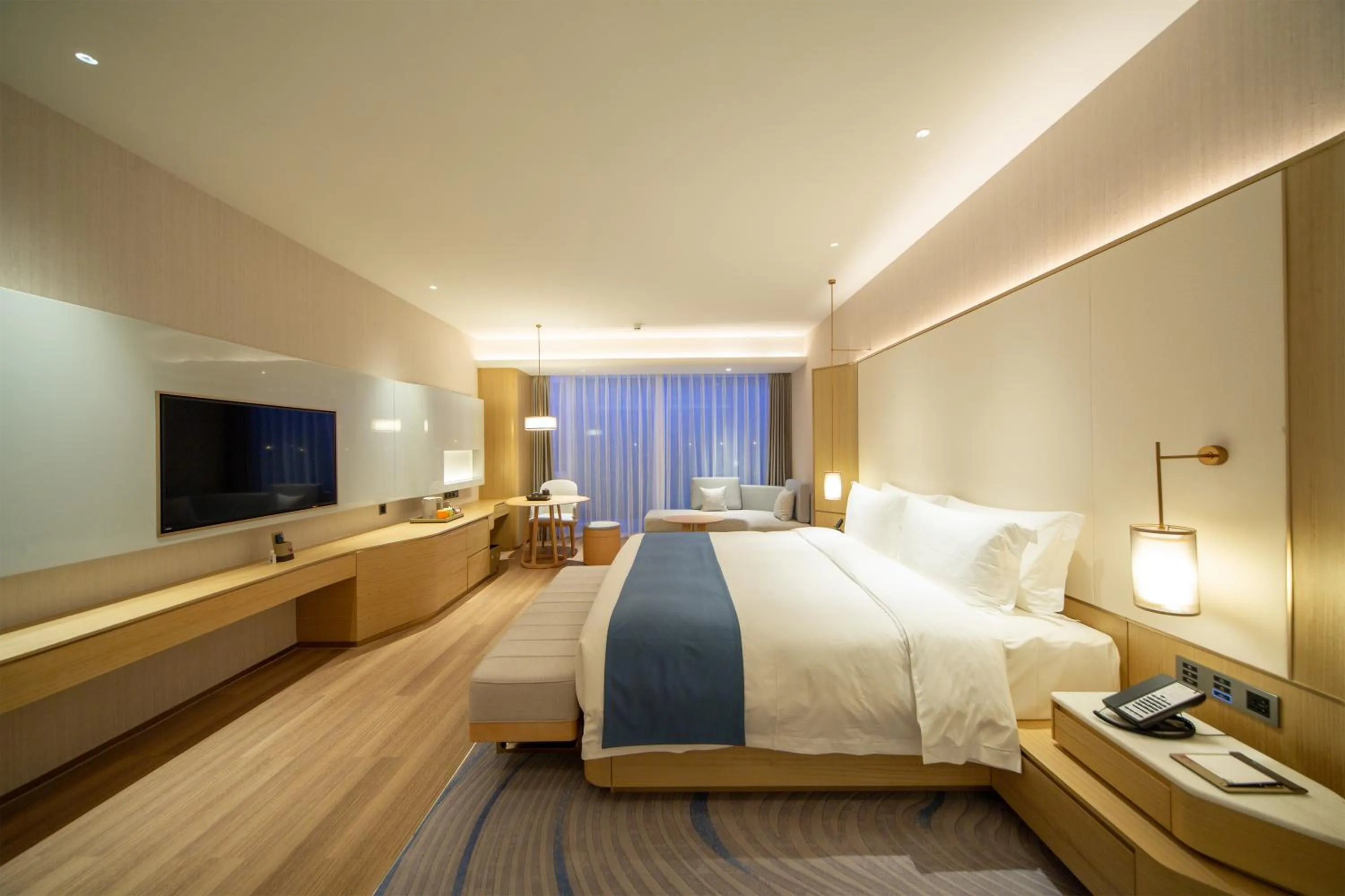 Photo of the whole room, Bed in Wyndham Garden Jinjiang