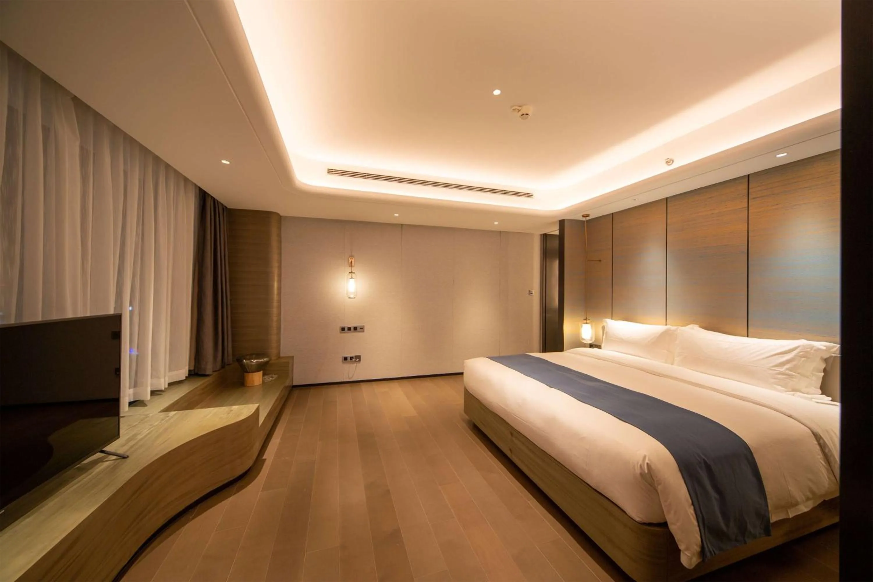 Photo of the whole room, Bed in Wyndham Garden Jinjiang
