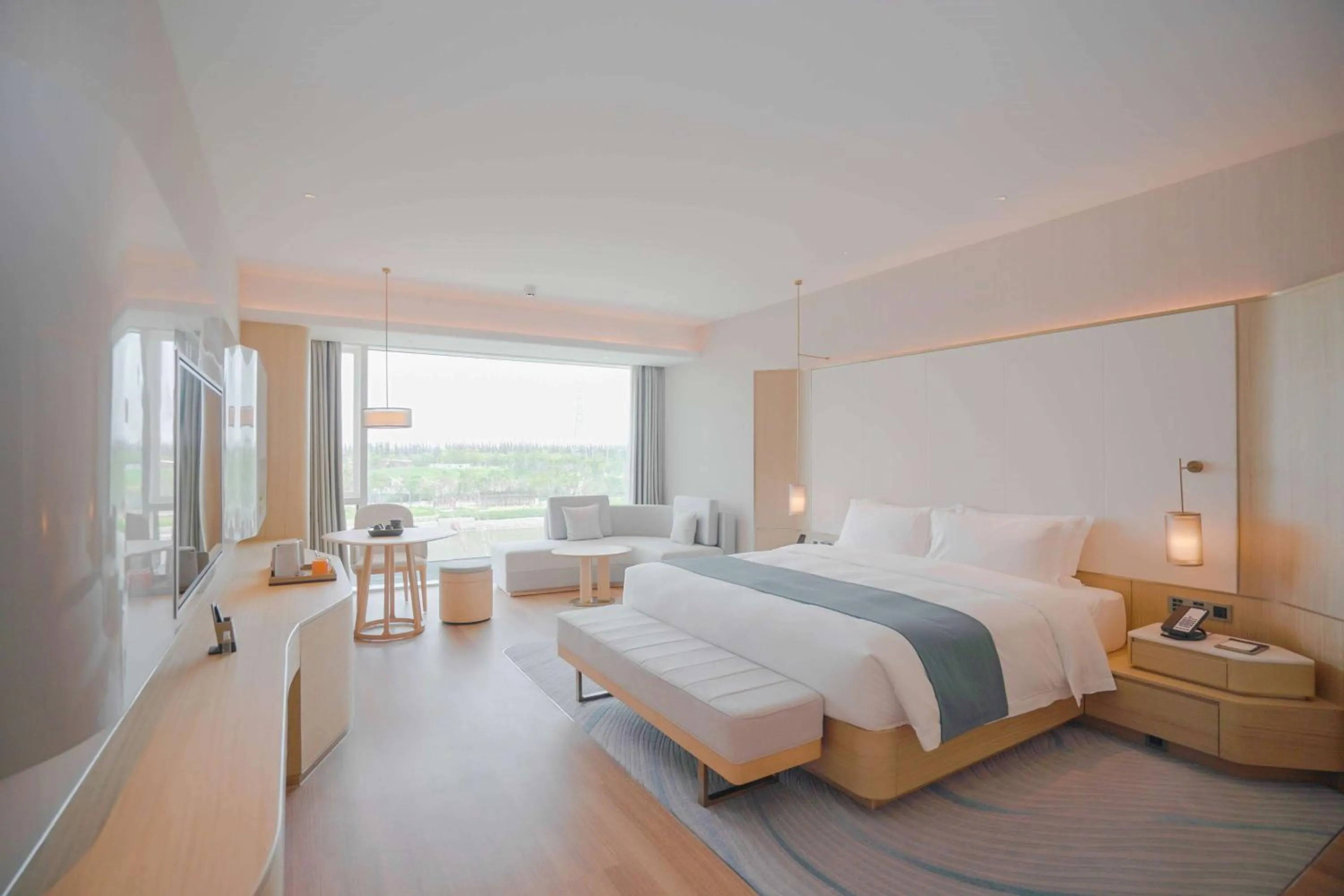 Photo of the whole room, Bed in Wyndham Garden Jinjiang