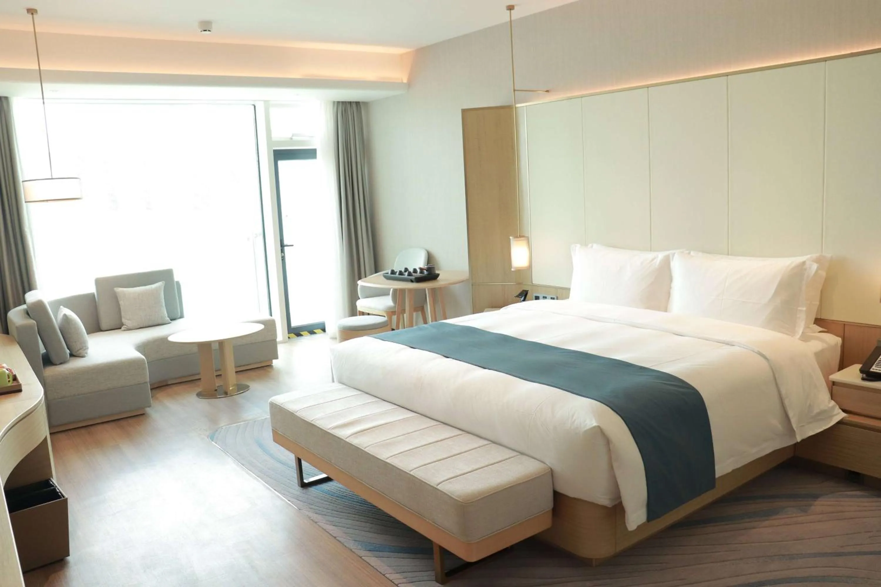 Photo of the whole room, Bed in Wyndham Garden Jinjiang