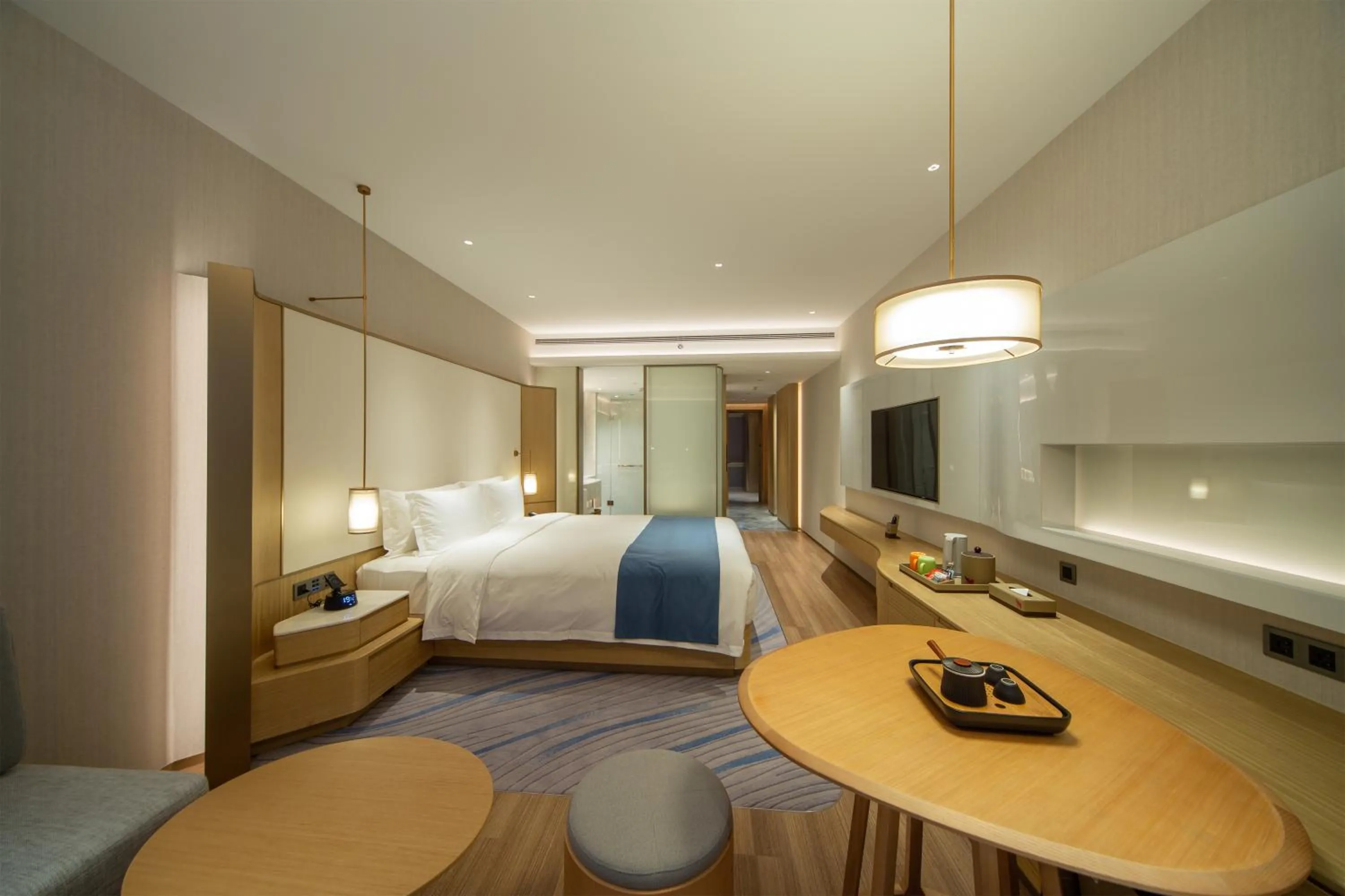 Photo of the whole room, Bed in Wyndham Garden Jinjiang