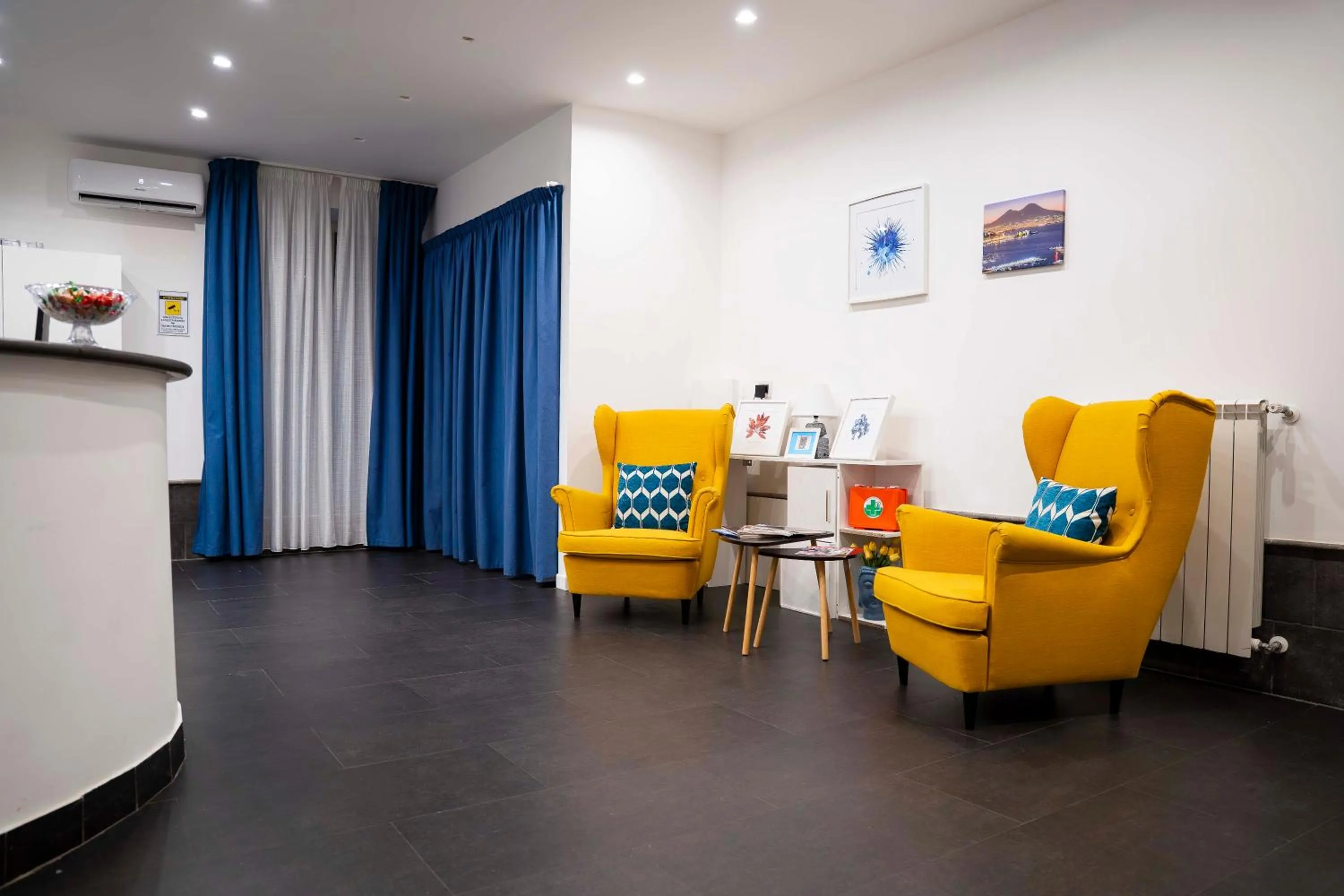 Lobby or reception in Yacht Club Angioino