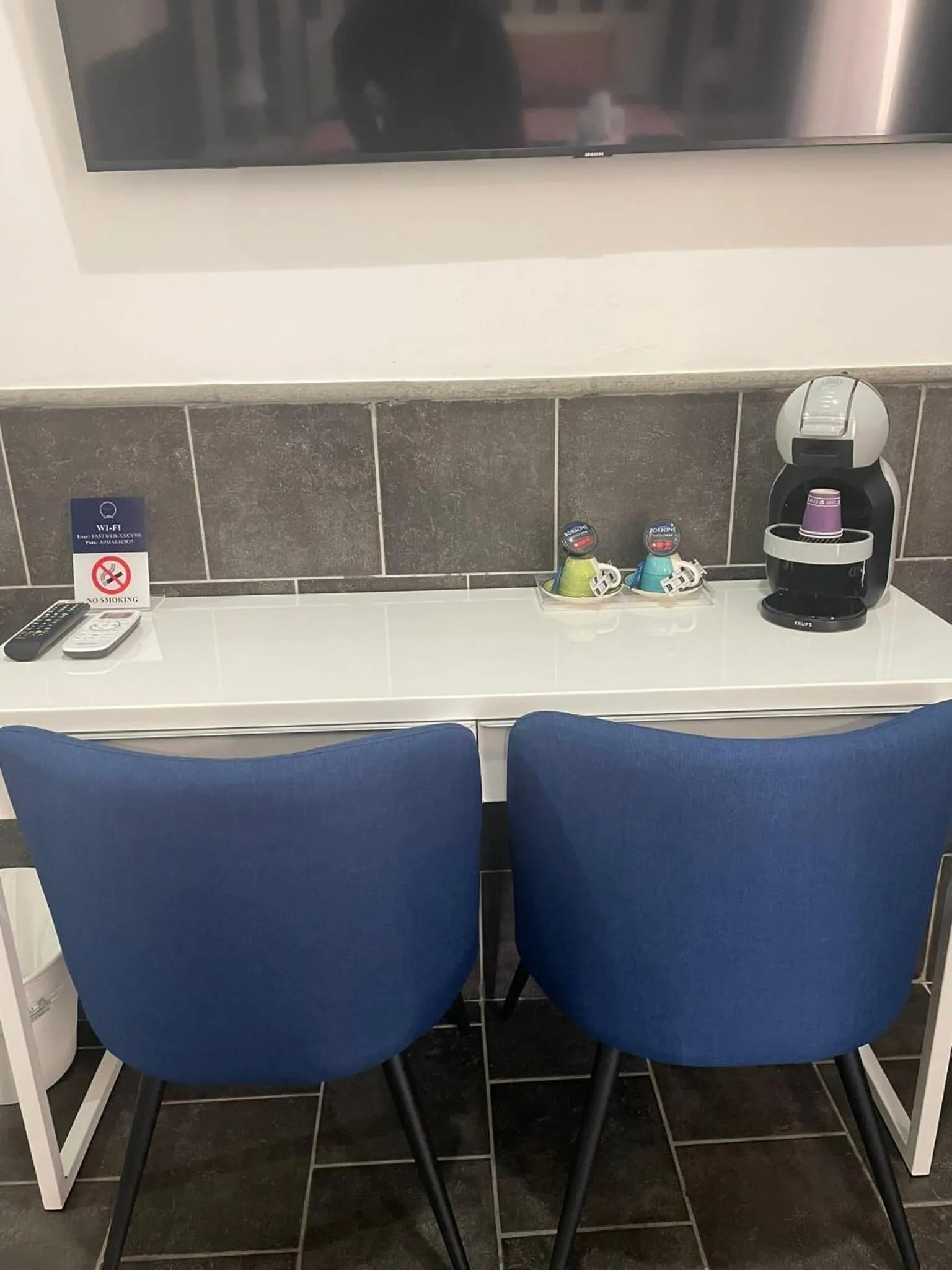 TV and multimedia in Yacht Club Angioino