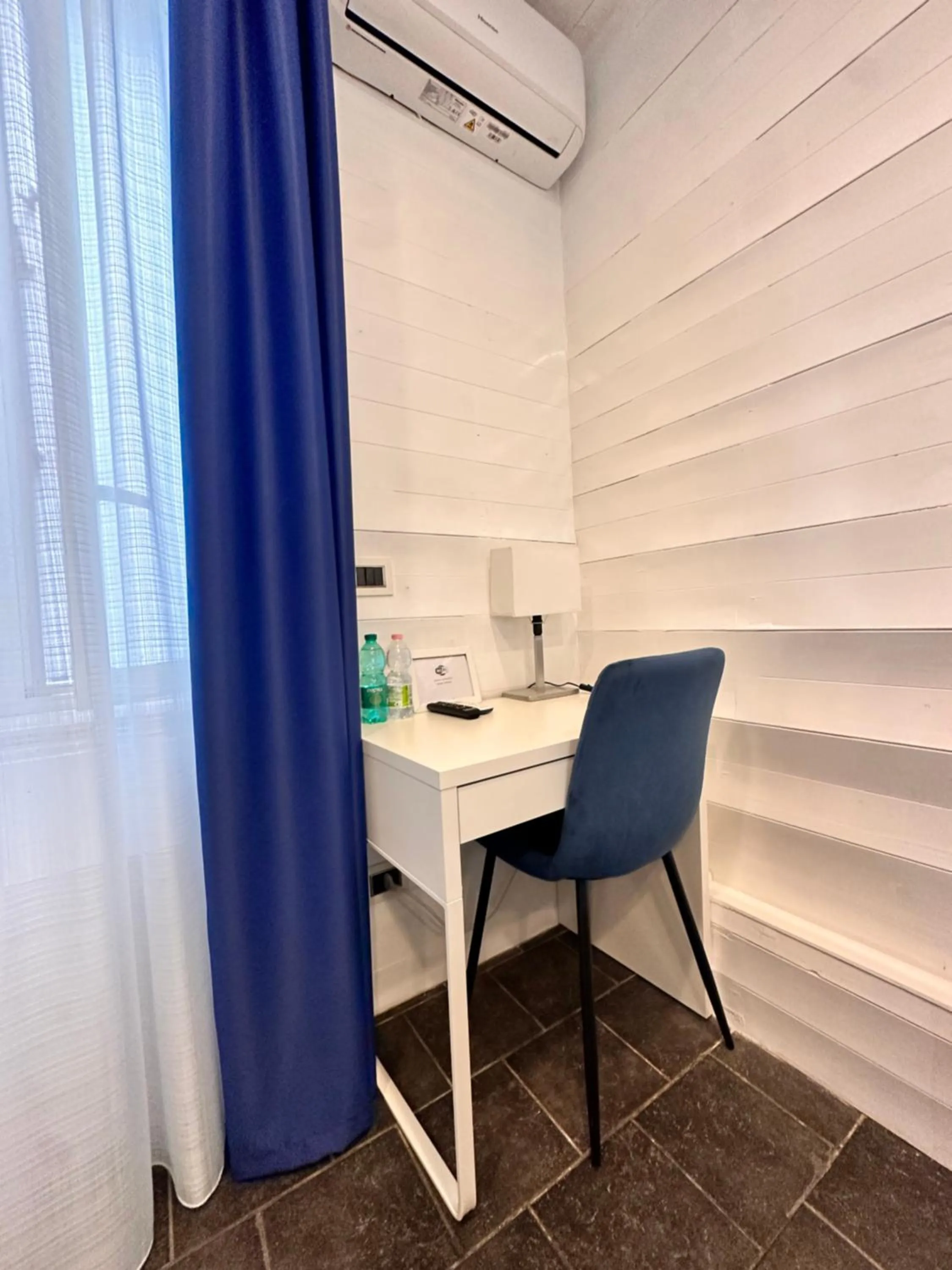 hair dresser in Yacht Club Angioino