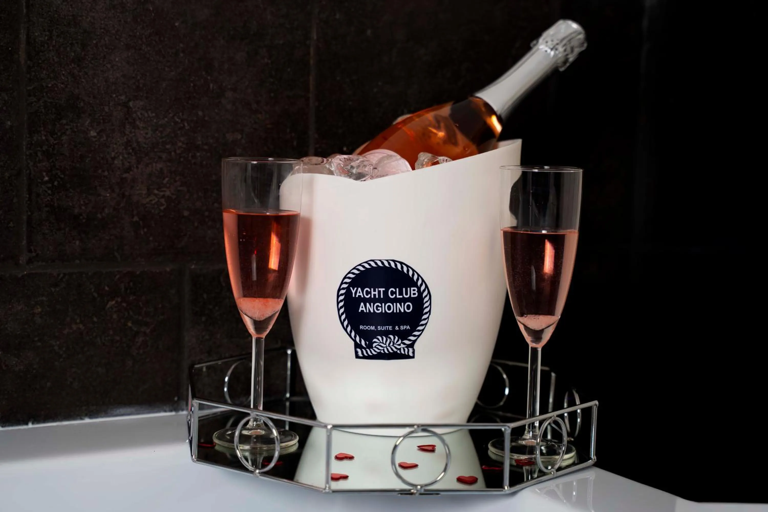 Drinks in Yacht Club Angioino