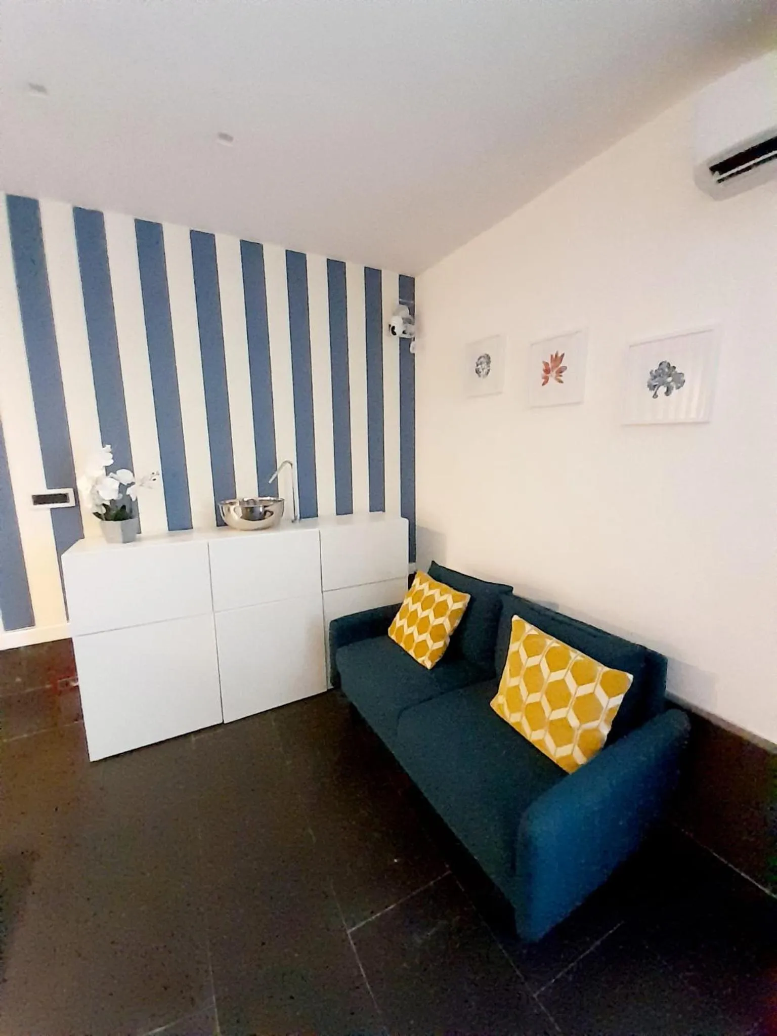 Lobby or reception in Yacht Club Angioino