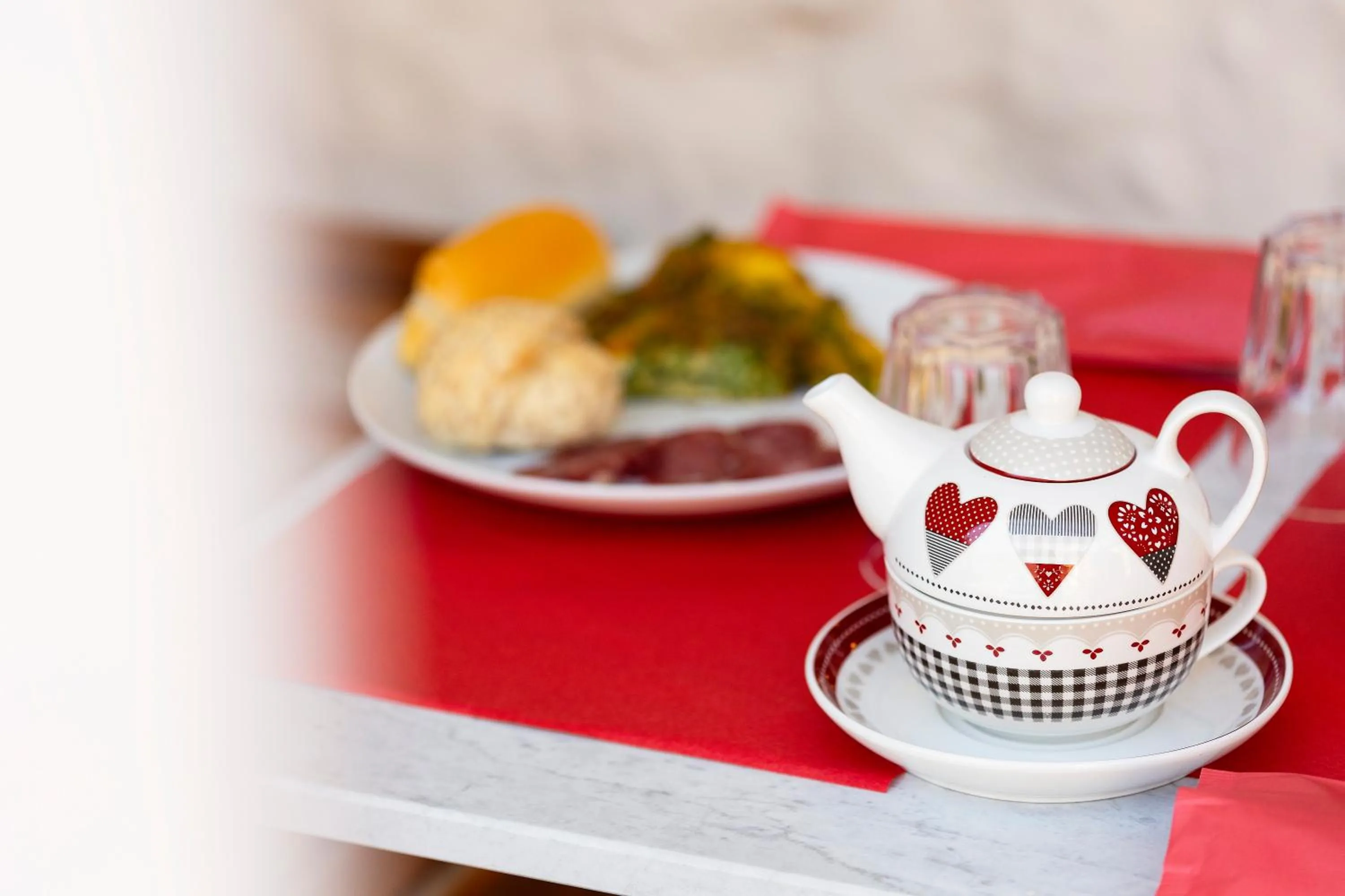 Breakfast in Palazzo Badiale history&rooms