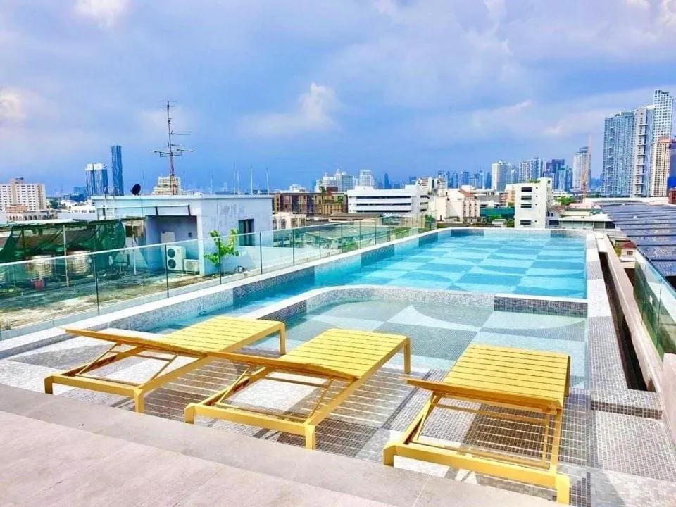 Pool view in The Quarter Onnut by UHG