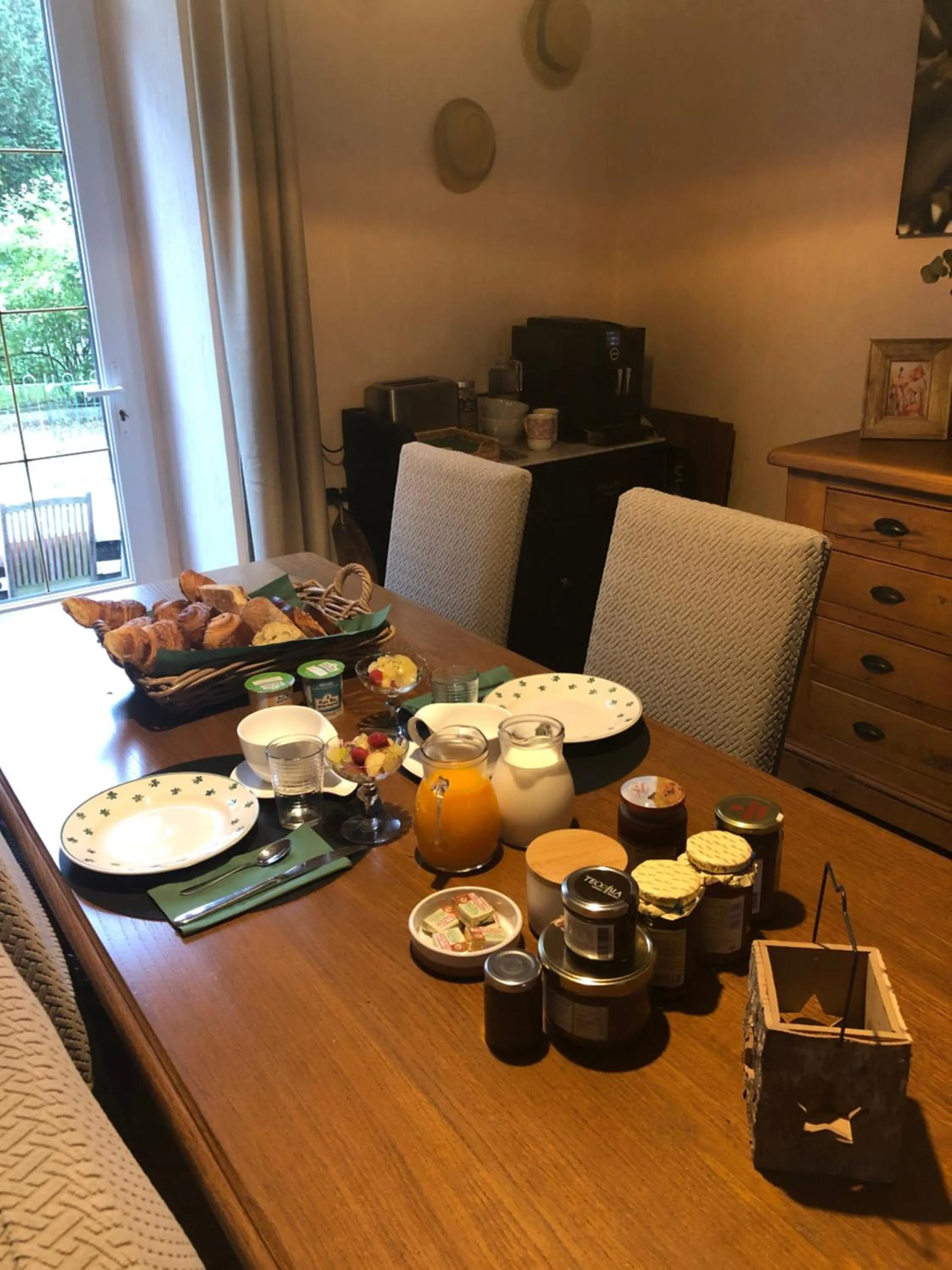 Breakfast in Villa des Roses