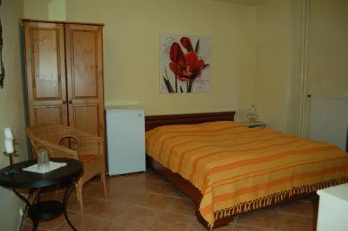 Photo of the whole room, Bed in B&B