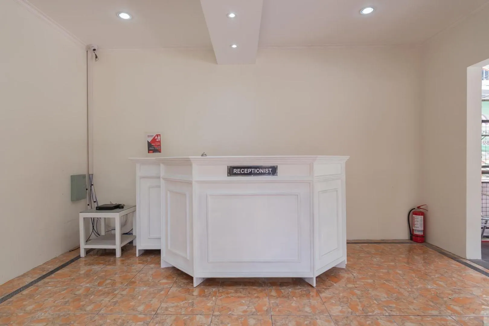 Lobby or reception in Rossan Villa Hotel near Lembang Park & Zoo RedPartner