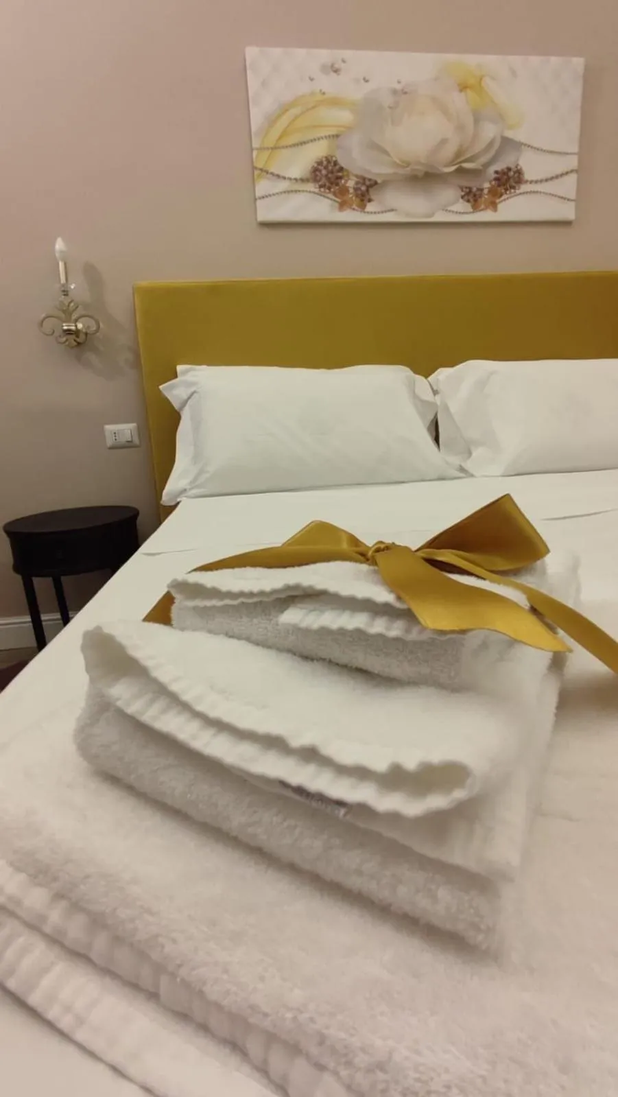 Bed in B&B Romeo Luxury Rooms