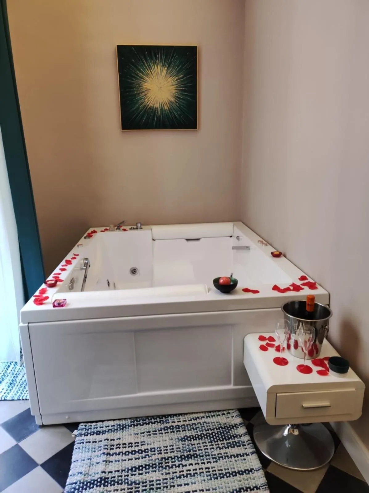 Hot Tub in B&B Romeo Luxury Rooms