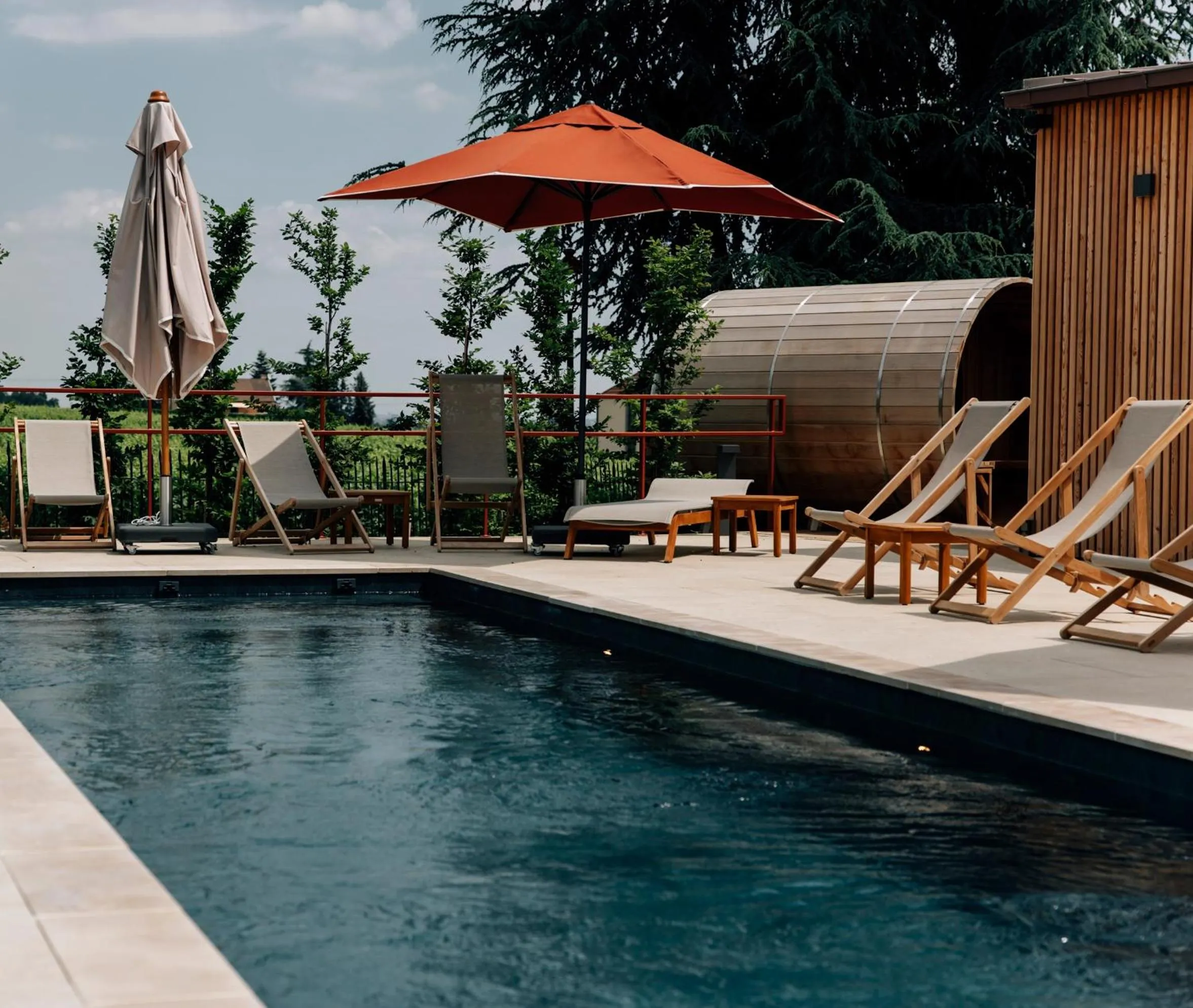 Swimming pool in Hôtel-Spa Ô Rouge - Gevrey-Chambertin - Teritoria