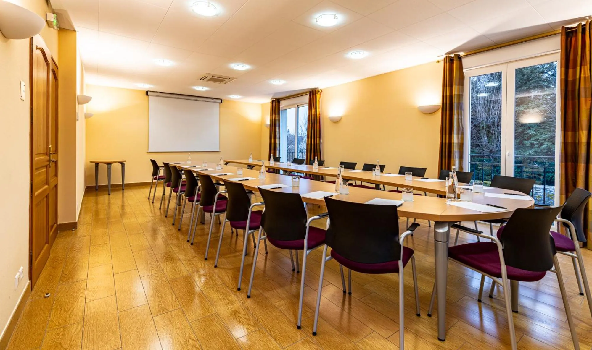 Meeting/conference room in Hôtel-Spa Ô Rouge - Gevrey-Chambertin - Teritoria