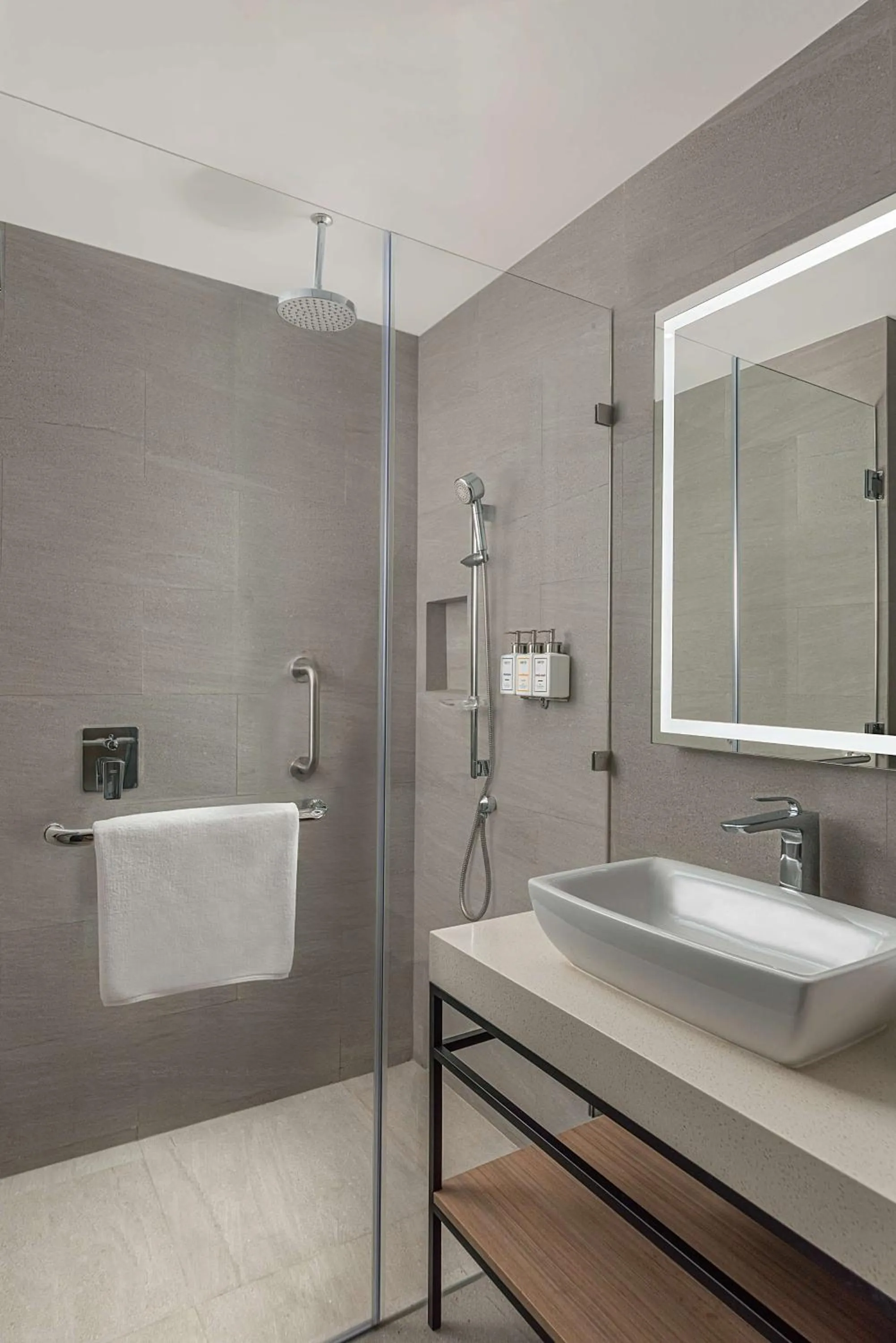 Bathroom in Park Inn By Radisson Bacolod