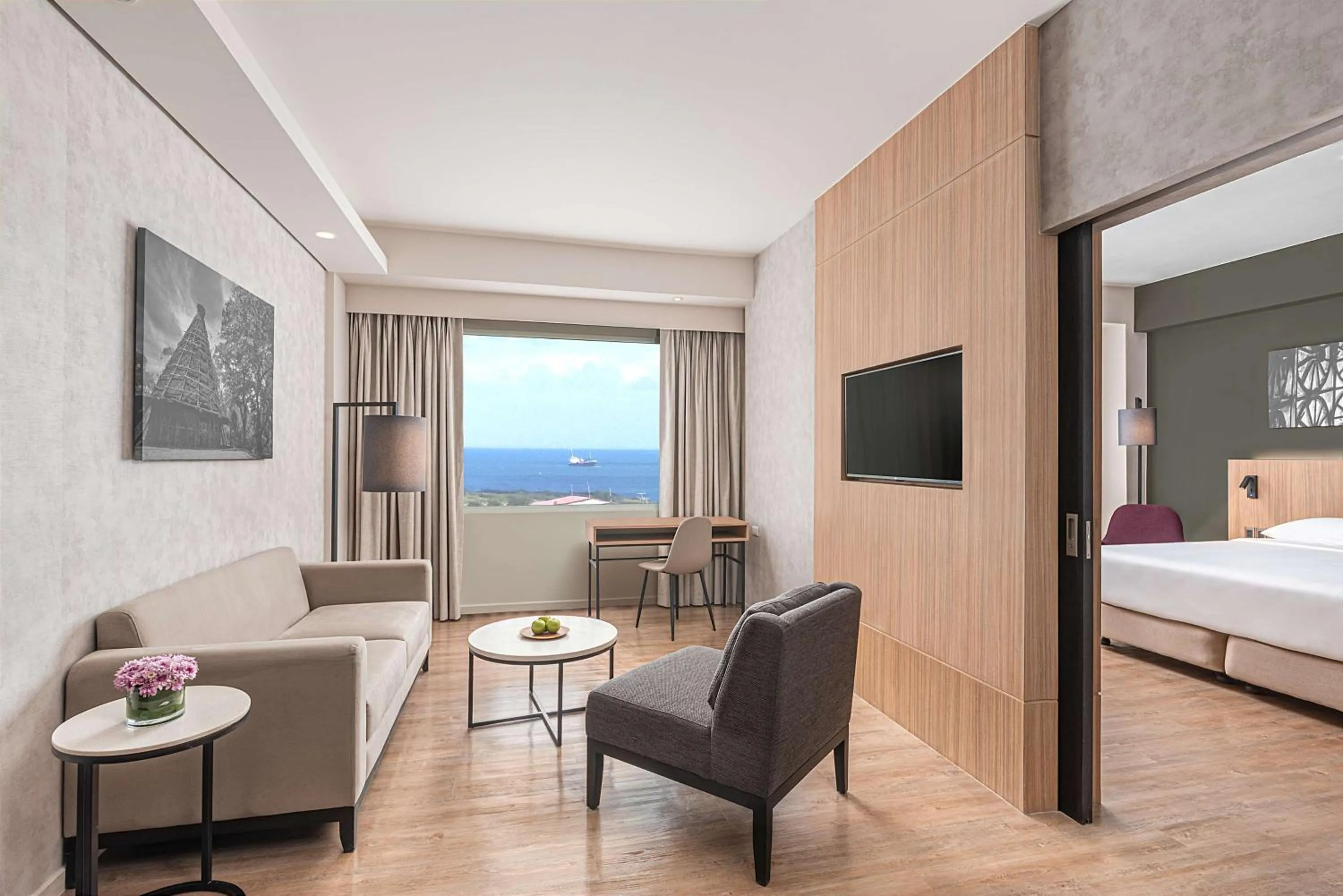 Photo of the whole room, Bed in Park Inn By Radisson Bacolod