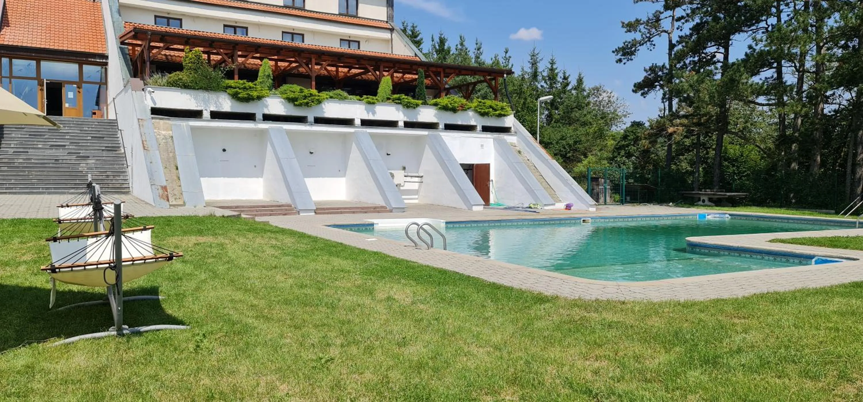 Swimming pool in Hotel Berounka
