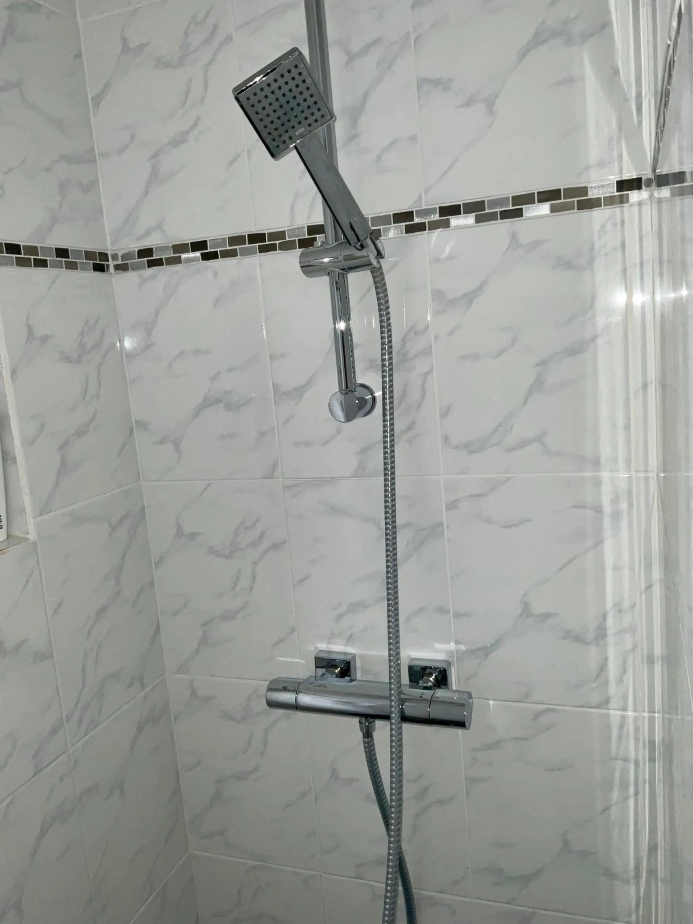 Shower in Chambres tout confort du Tilleul