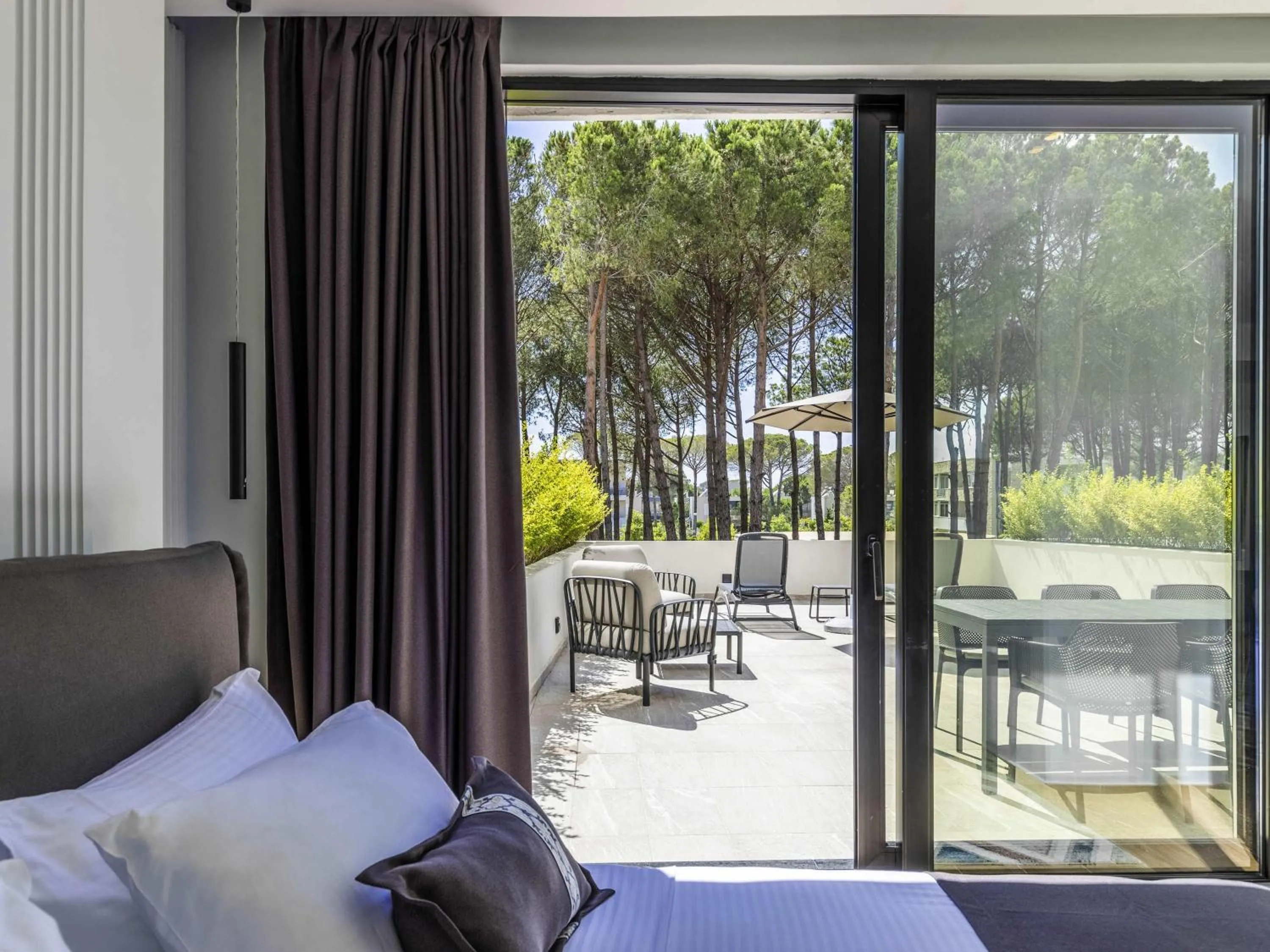 Bedroom, Bed in Mövenpick Hotel Lalez Durres