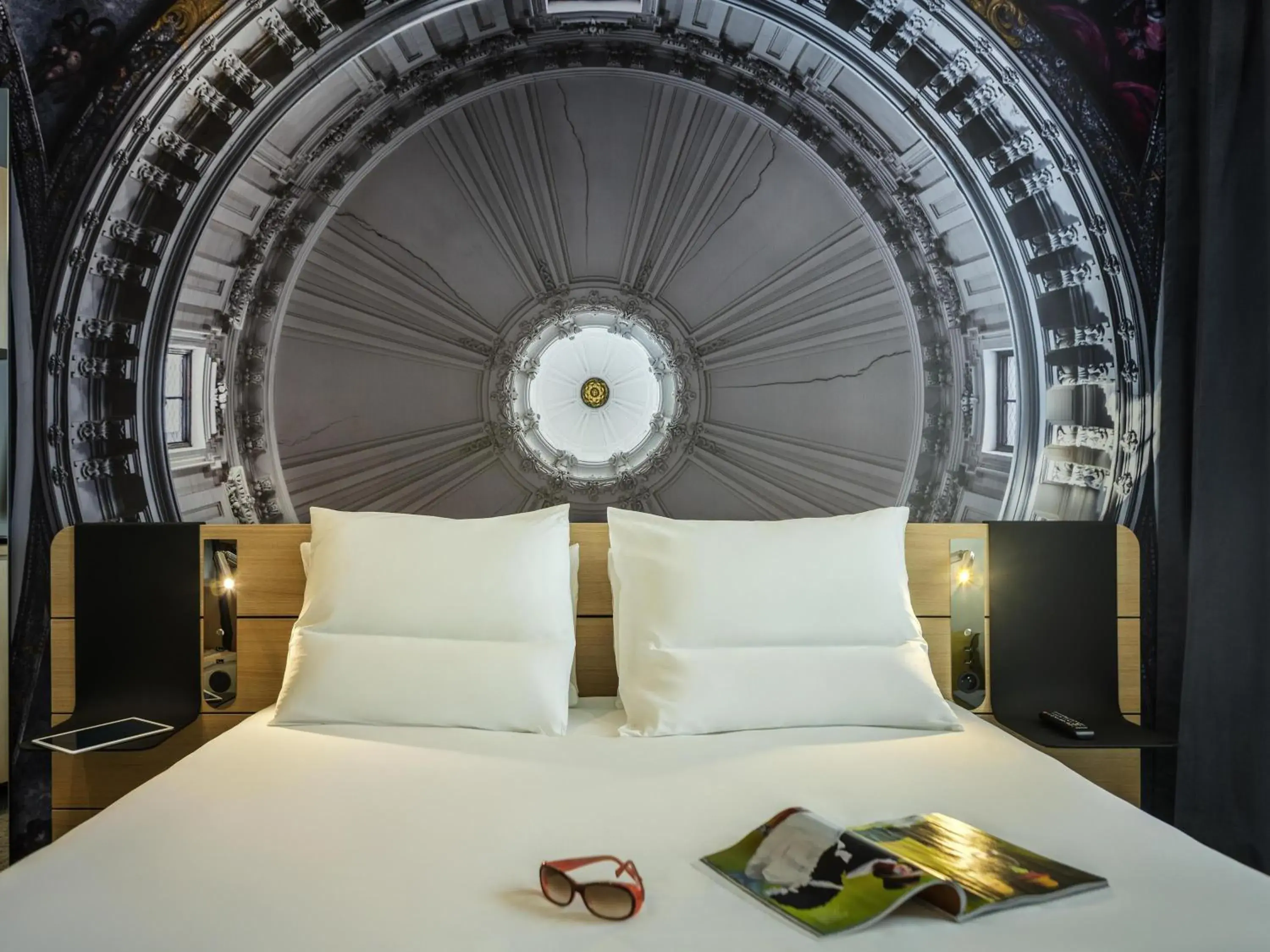 Standard Double Room in Novotel Paris 20 Belleville Standard Double Room in Novotel Paris 20 Belleville