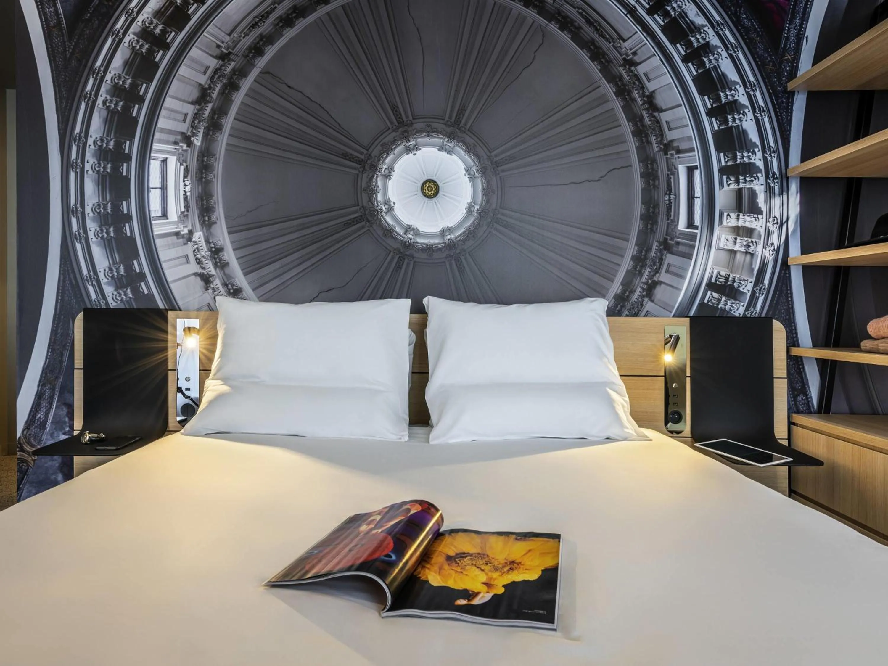 Bedroom, Bed in Novotel Paris 20 Belleville