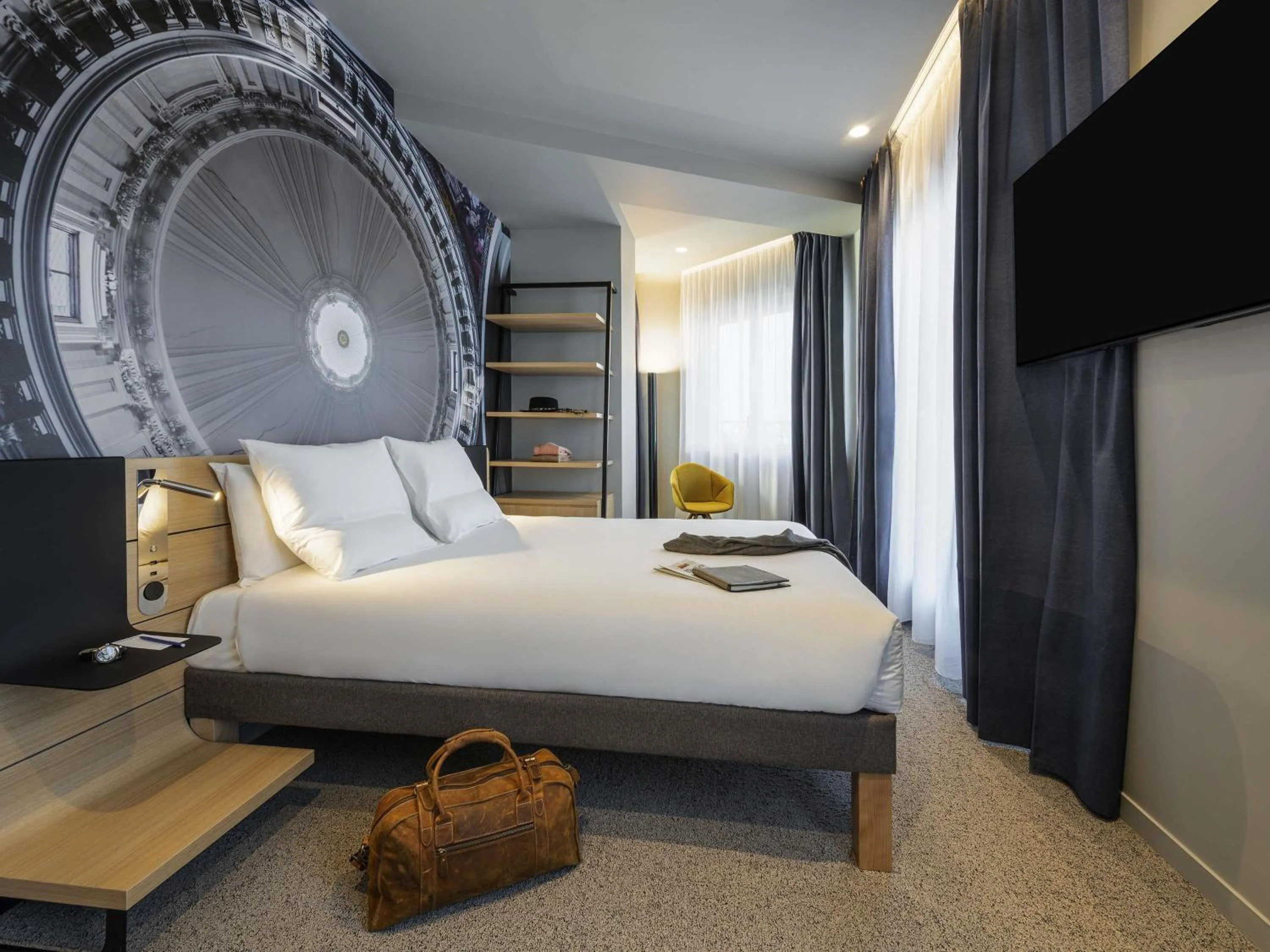 Bedroom, Bed in Novotel Paris 20 Belleville