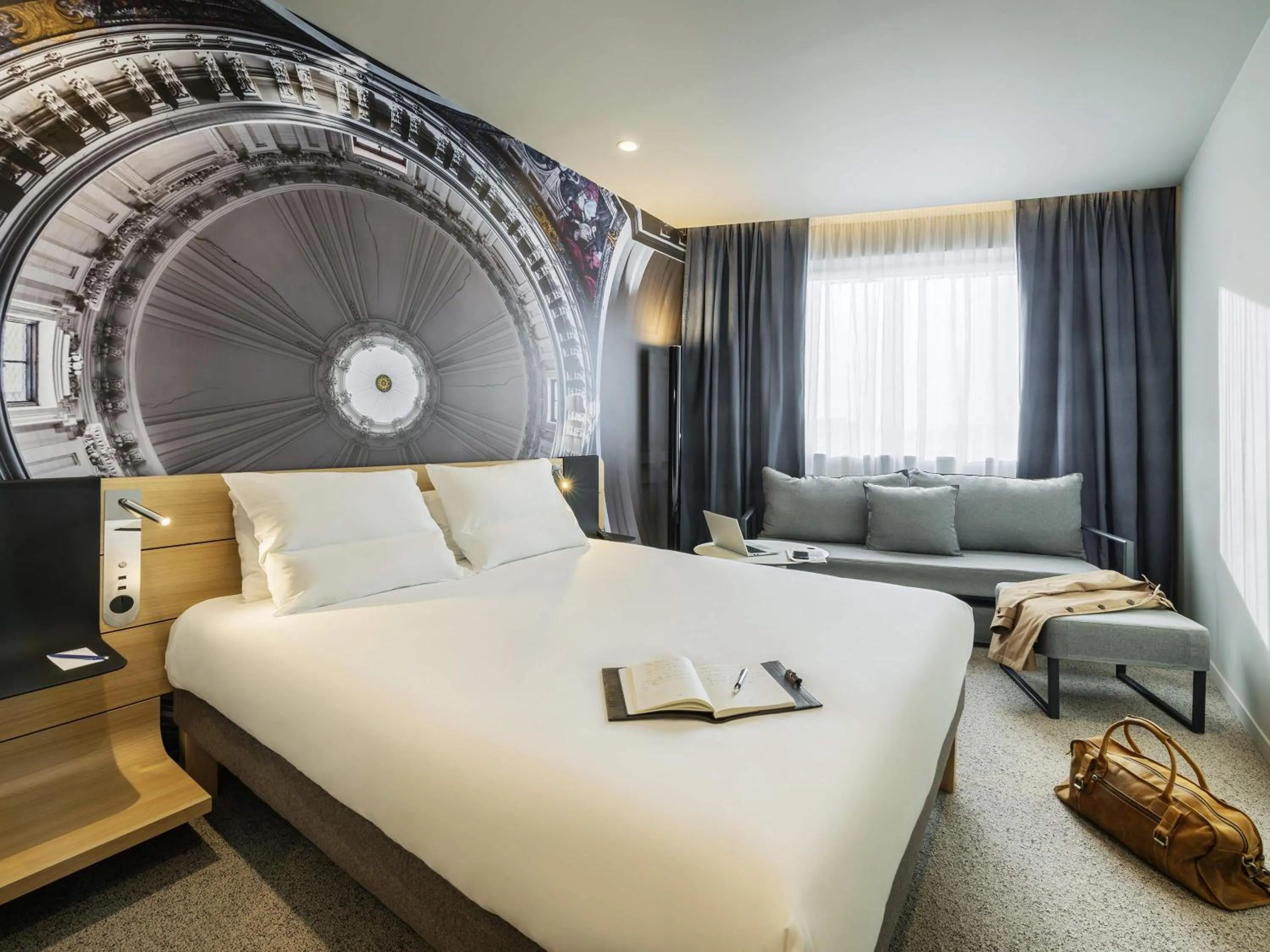 Bedroom, Bed in Novotel Paris 20 Belleville