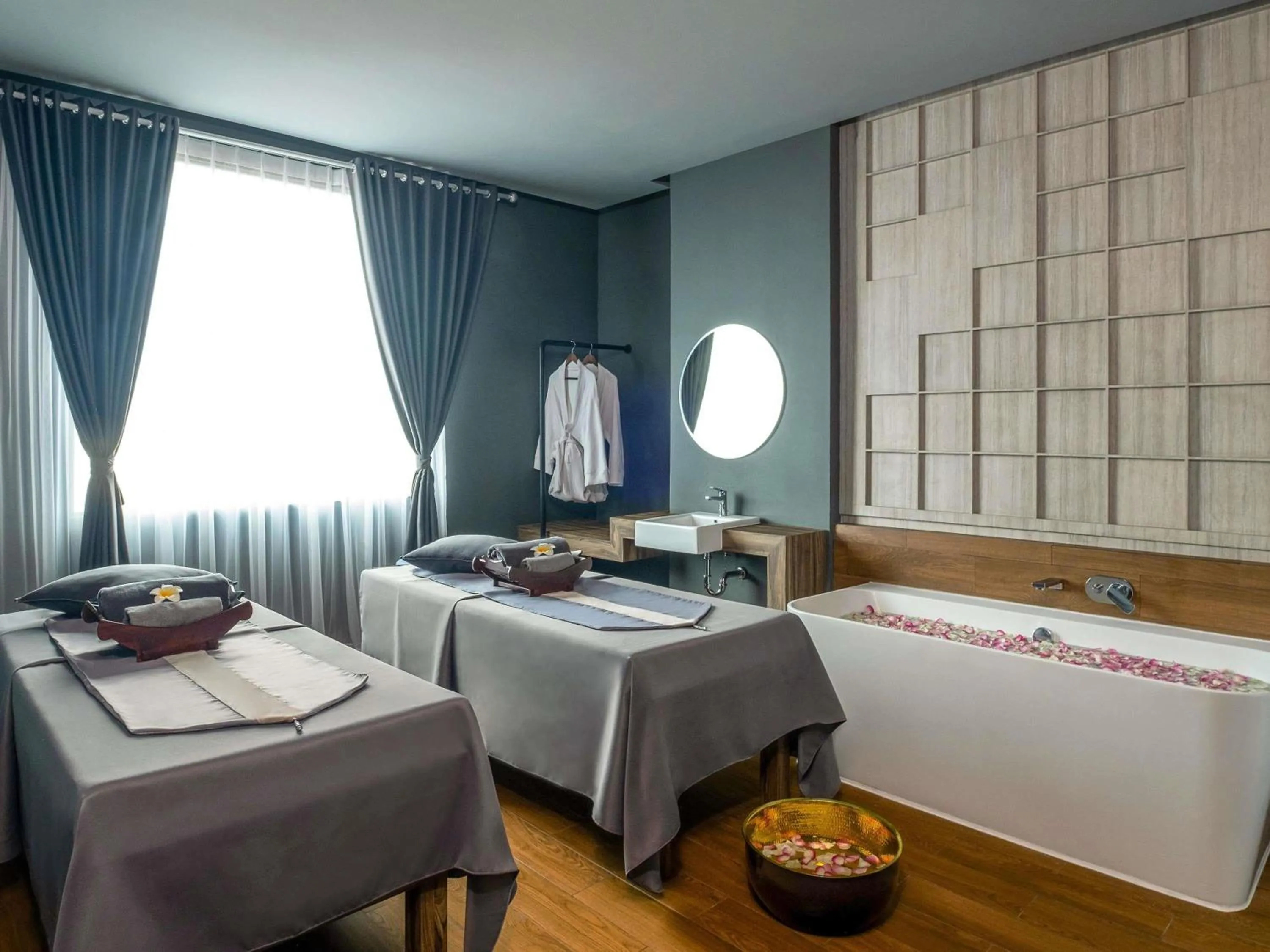 Spa and wellness centre/facilities, Bed in Mercure Tangerang Centre