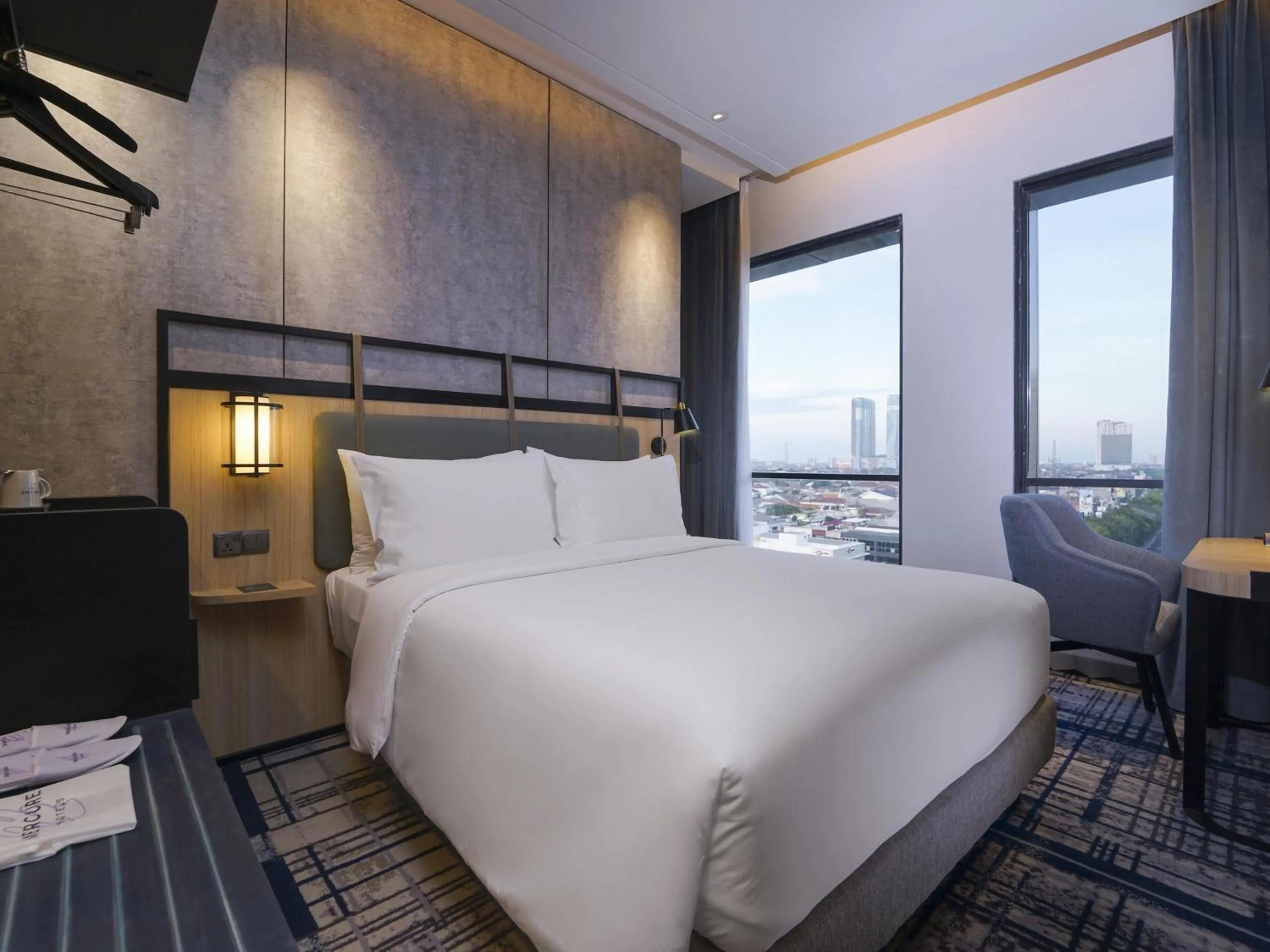 Bedroom, Bed in Mercure Surabaya Manyar