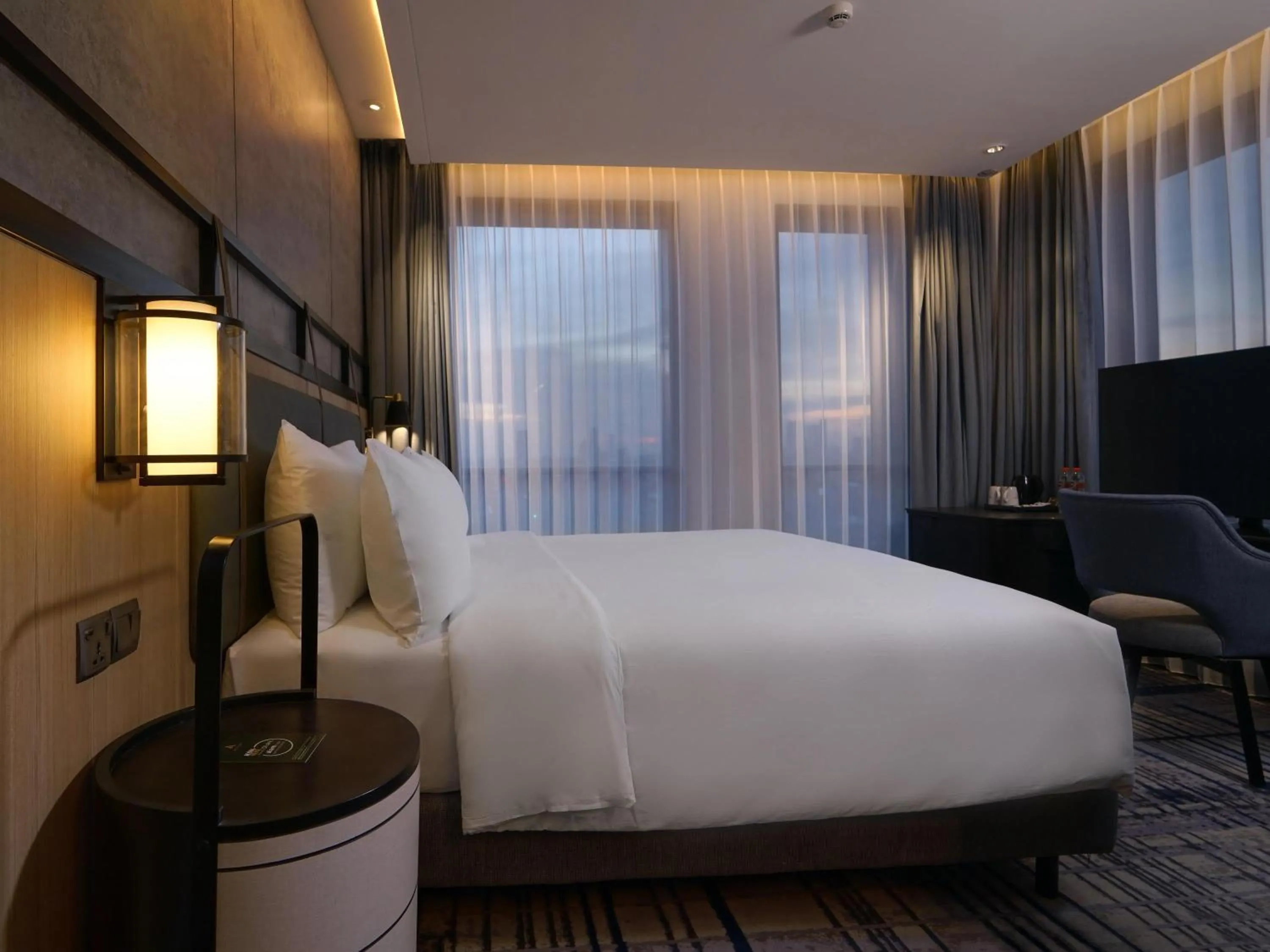 Bedroom, Bed in Mercure Surabaya Manyar